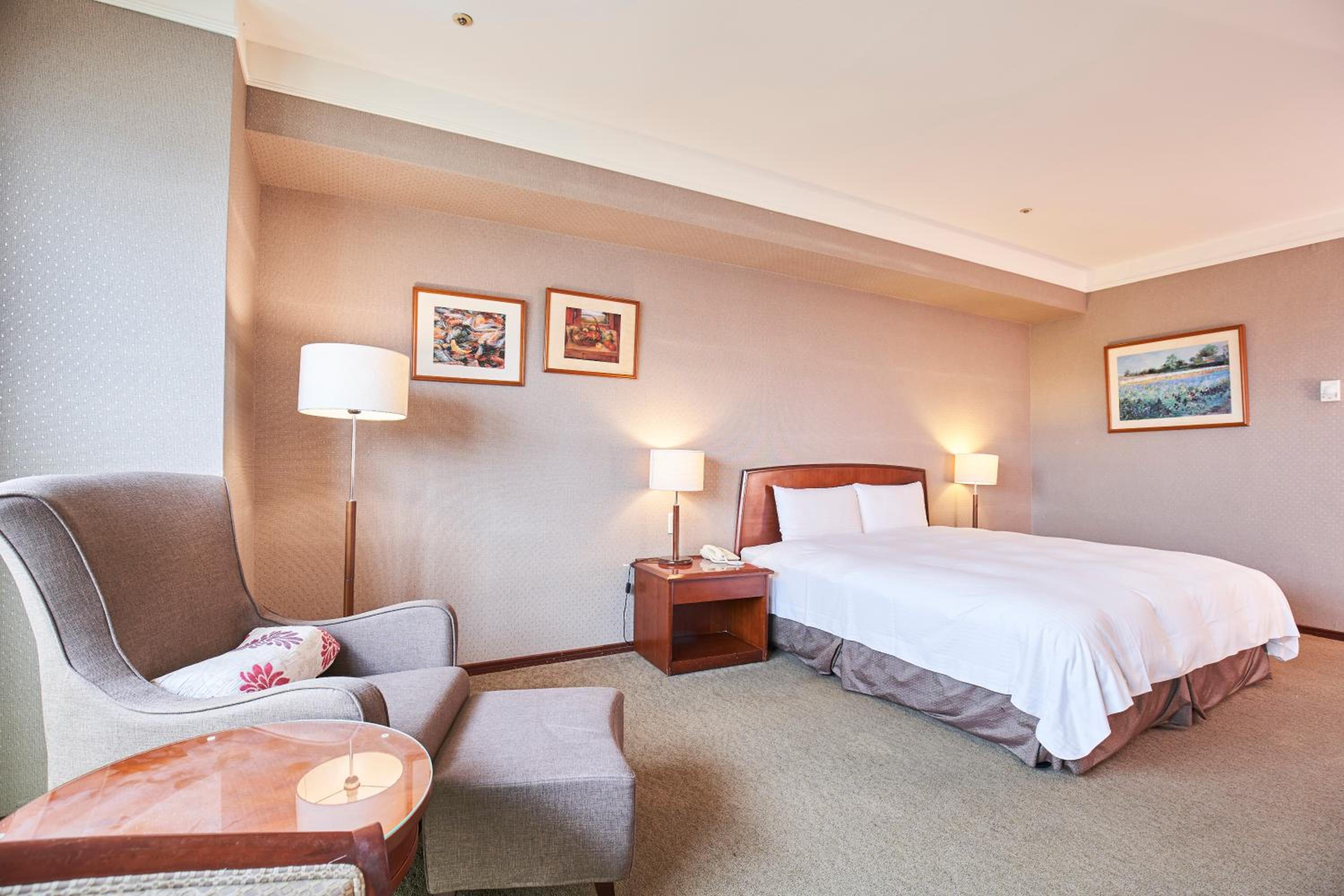 Standard Double Room - Photo 7