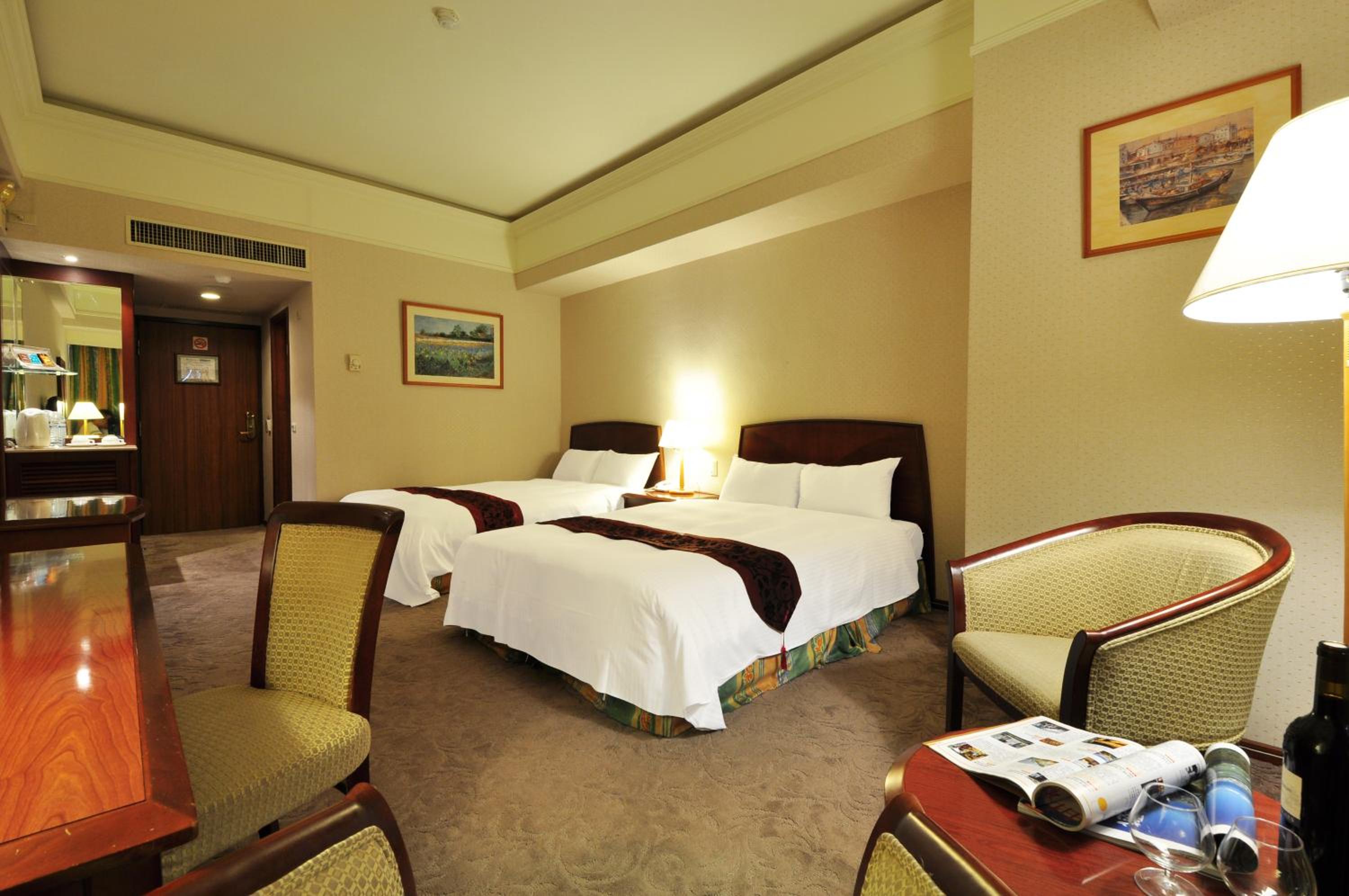 Standard Twin Room - Photo 3