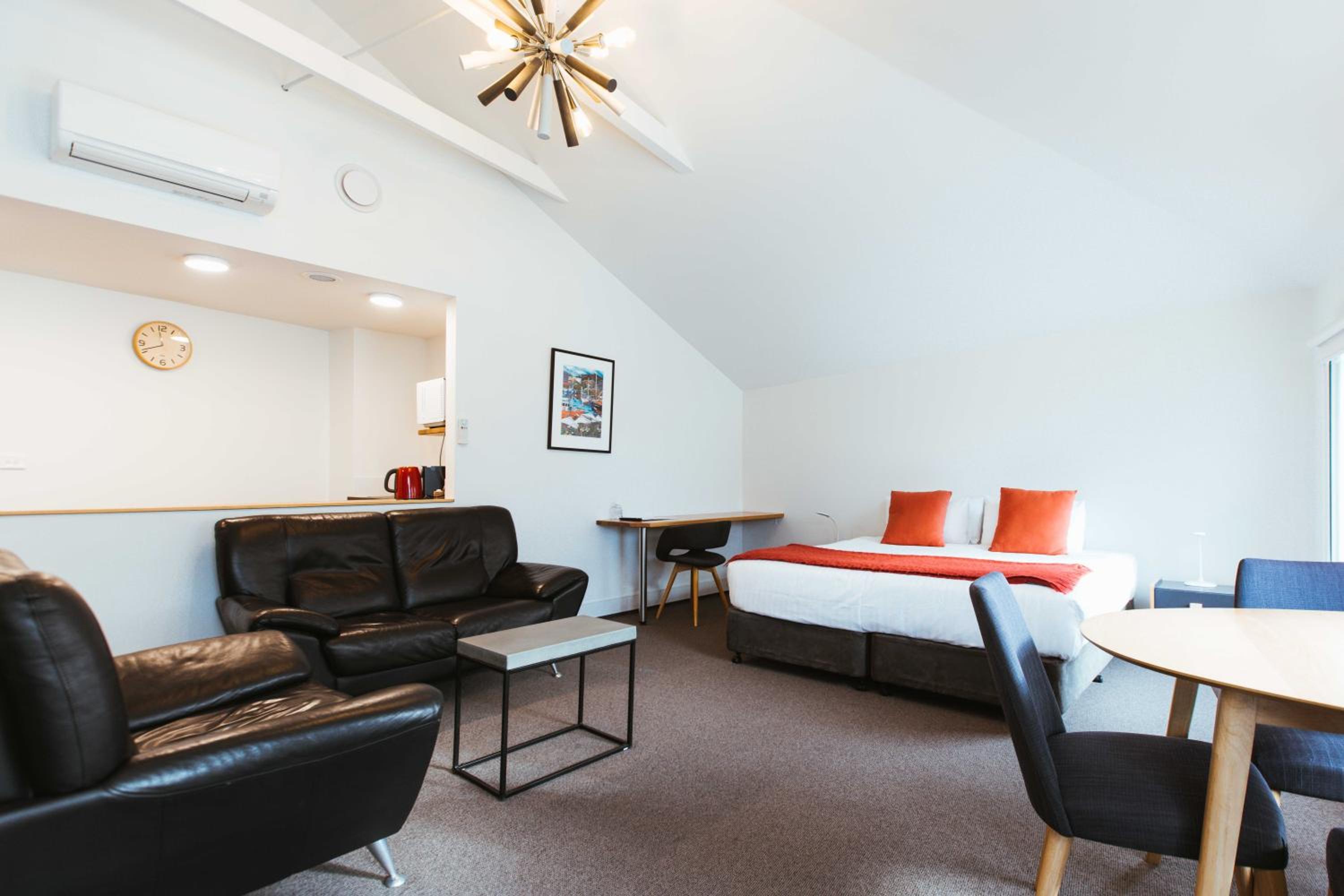 the SALAMANCA KING - Apt 1