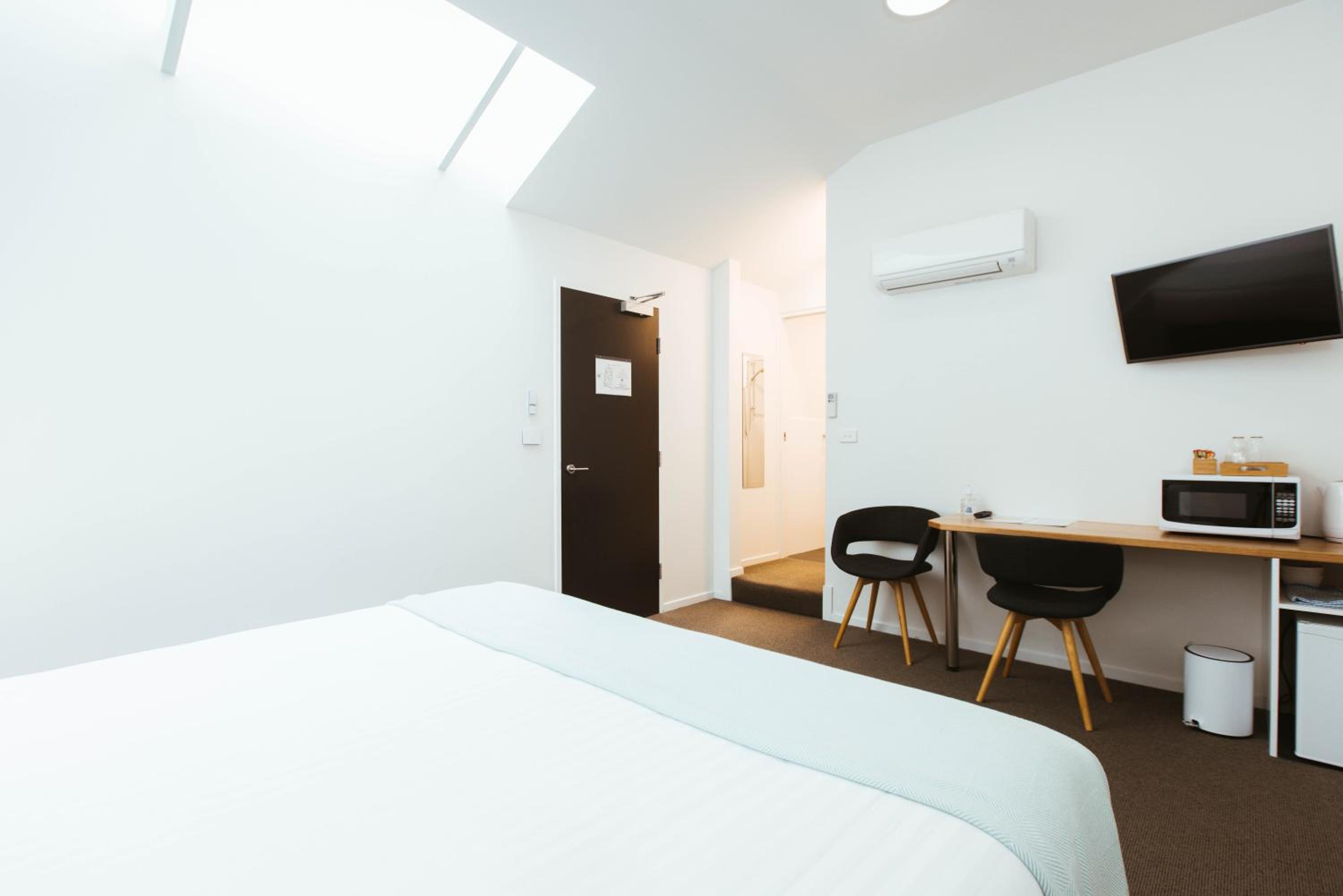 the BALMORAL KING - INTERNAL SKYLIGHT ROOM 8