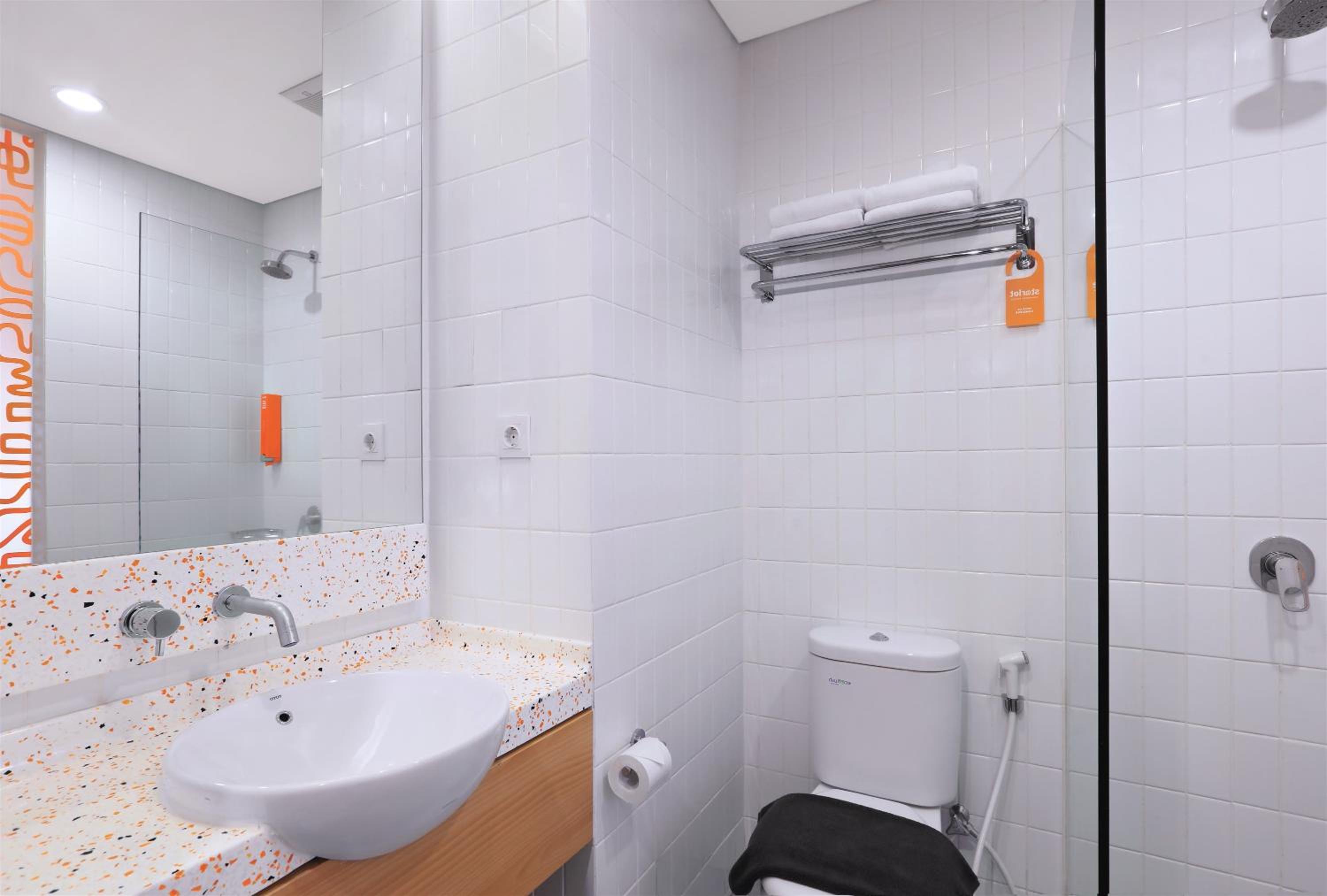 Superior Twin Room with City View - Photo 3