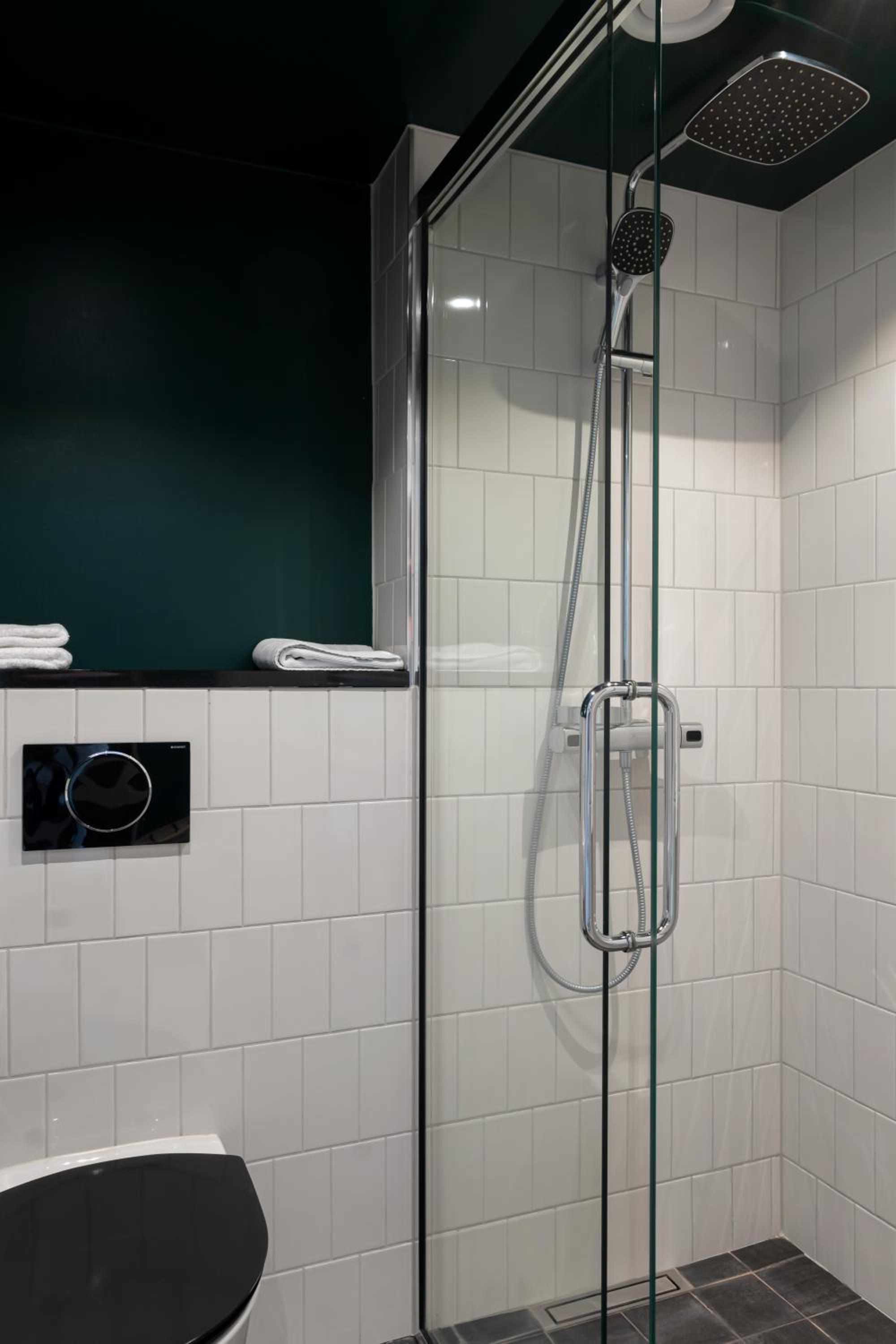 Suite - Photo 6