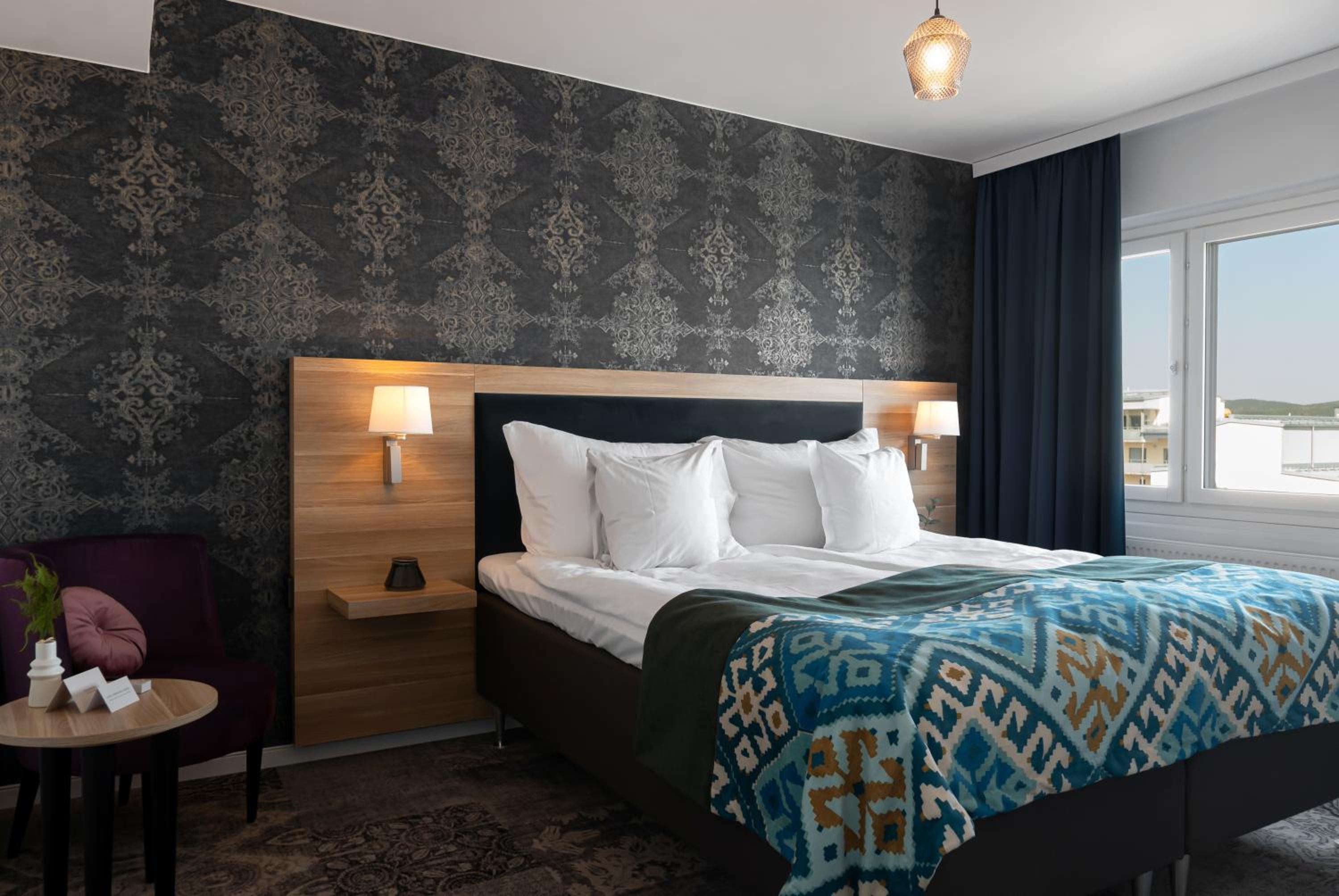 Suite - Photo 1