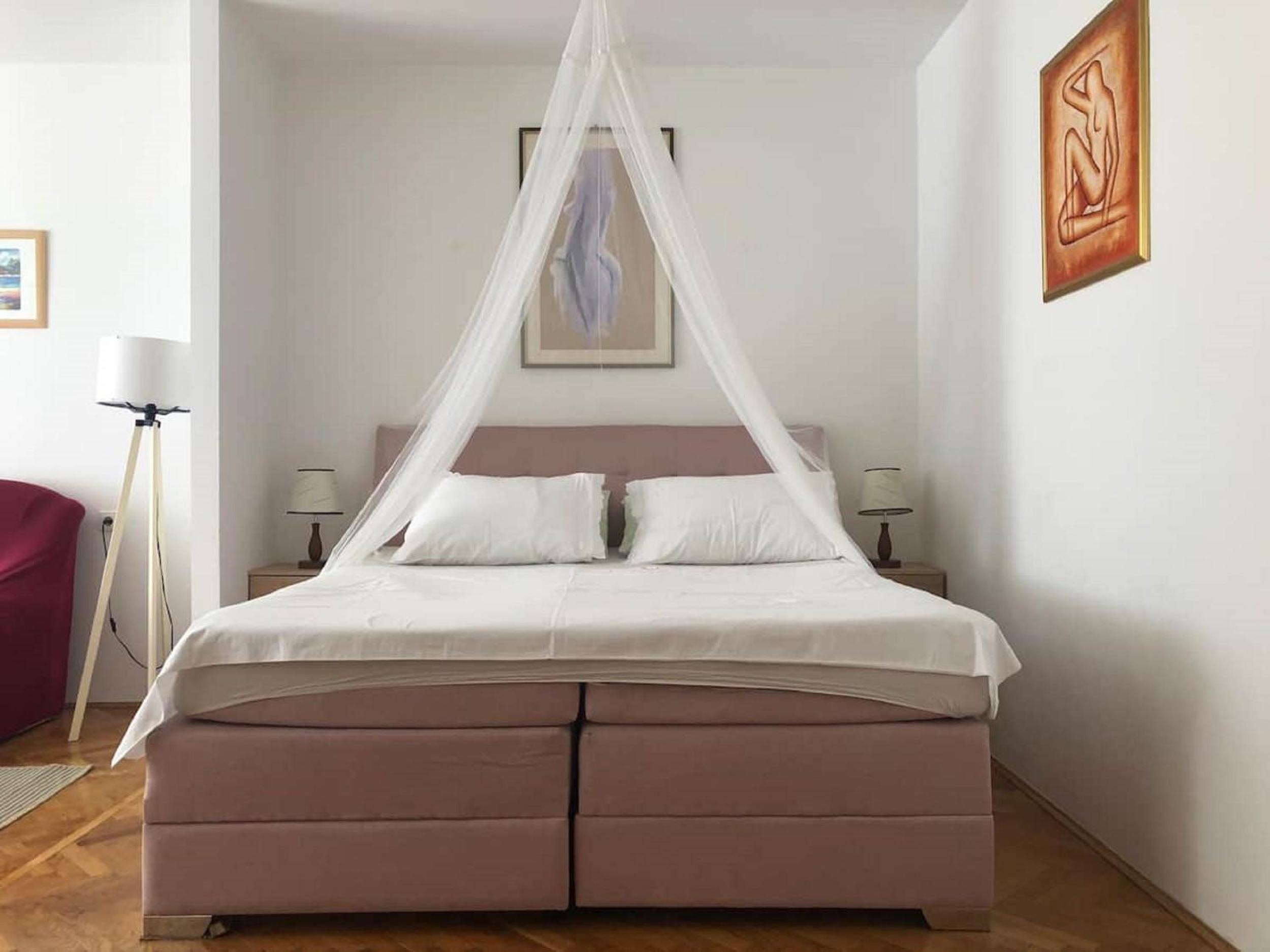 One Bedroom Apartment With Balcony