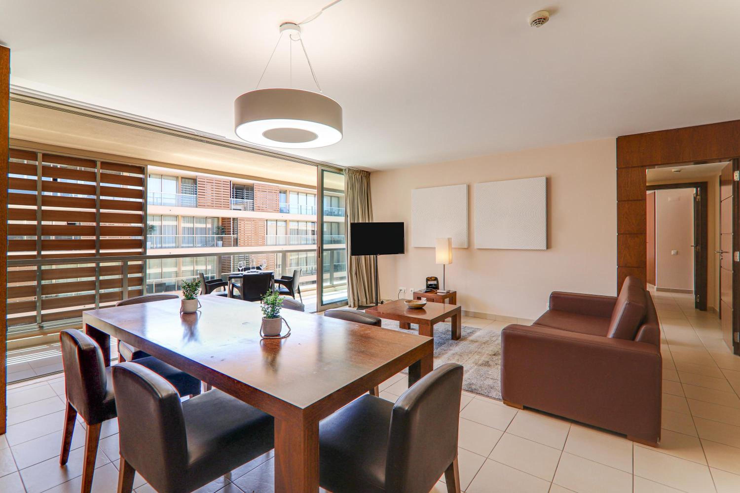Two-Bedroom Deluxe Apartment with Balcony photo 1