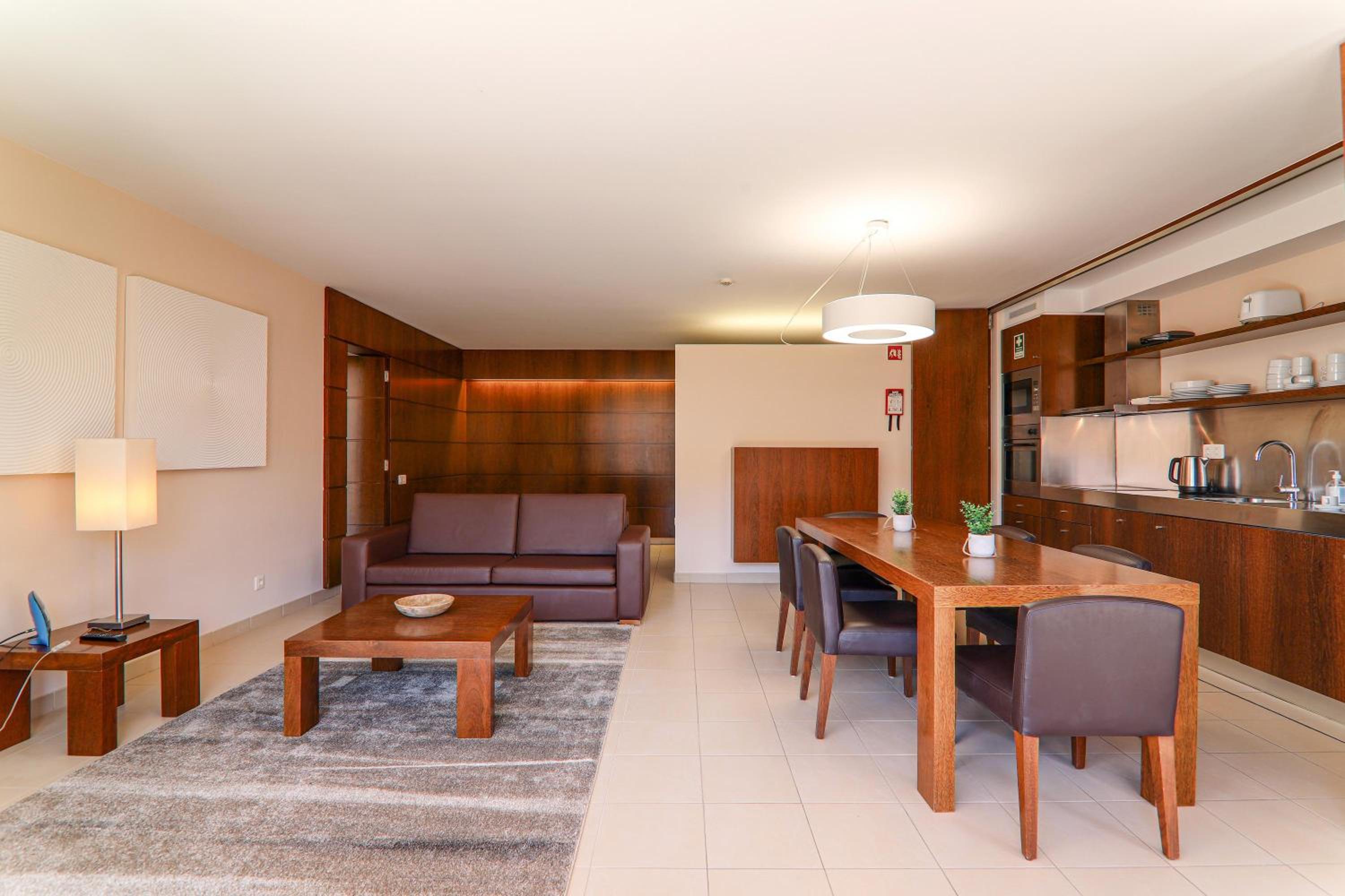 Two-Bedroom Deluxe Apartment with Balcony photo 2