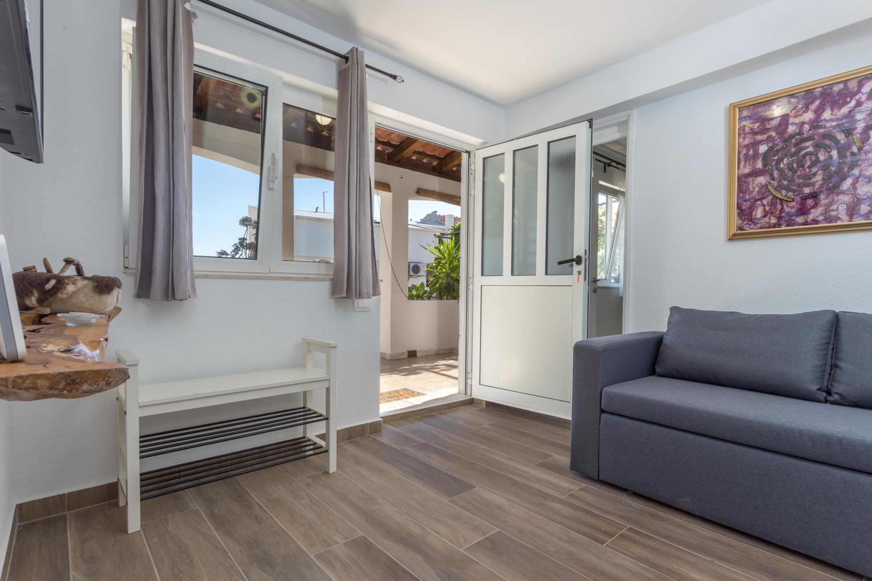 One-Bedroom Apartment - Photo 1