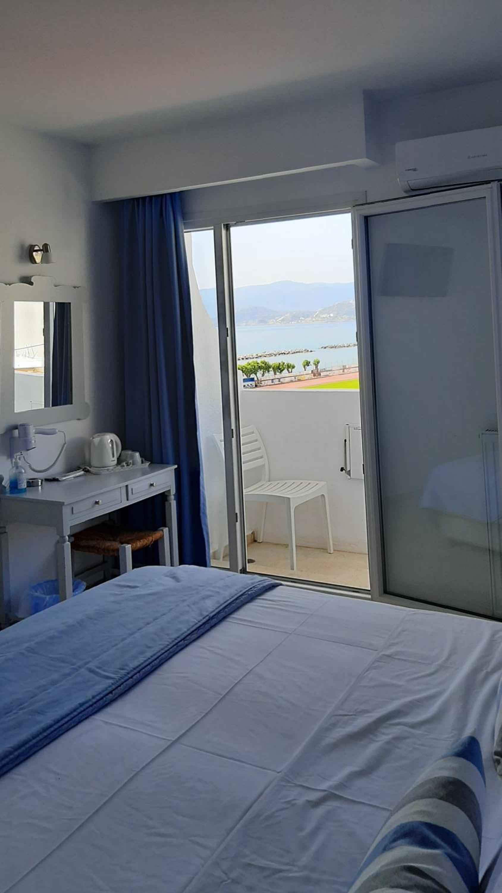 Double or Twin Room with Sea View - Photo 5