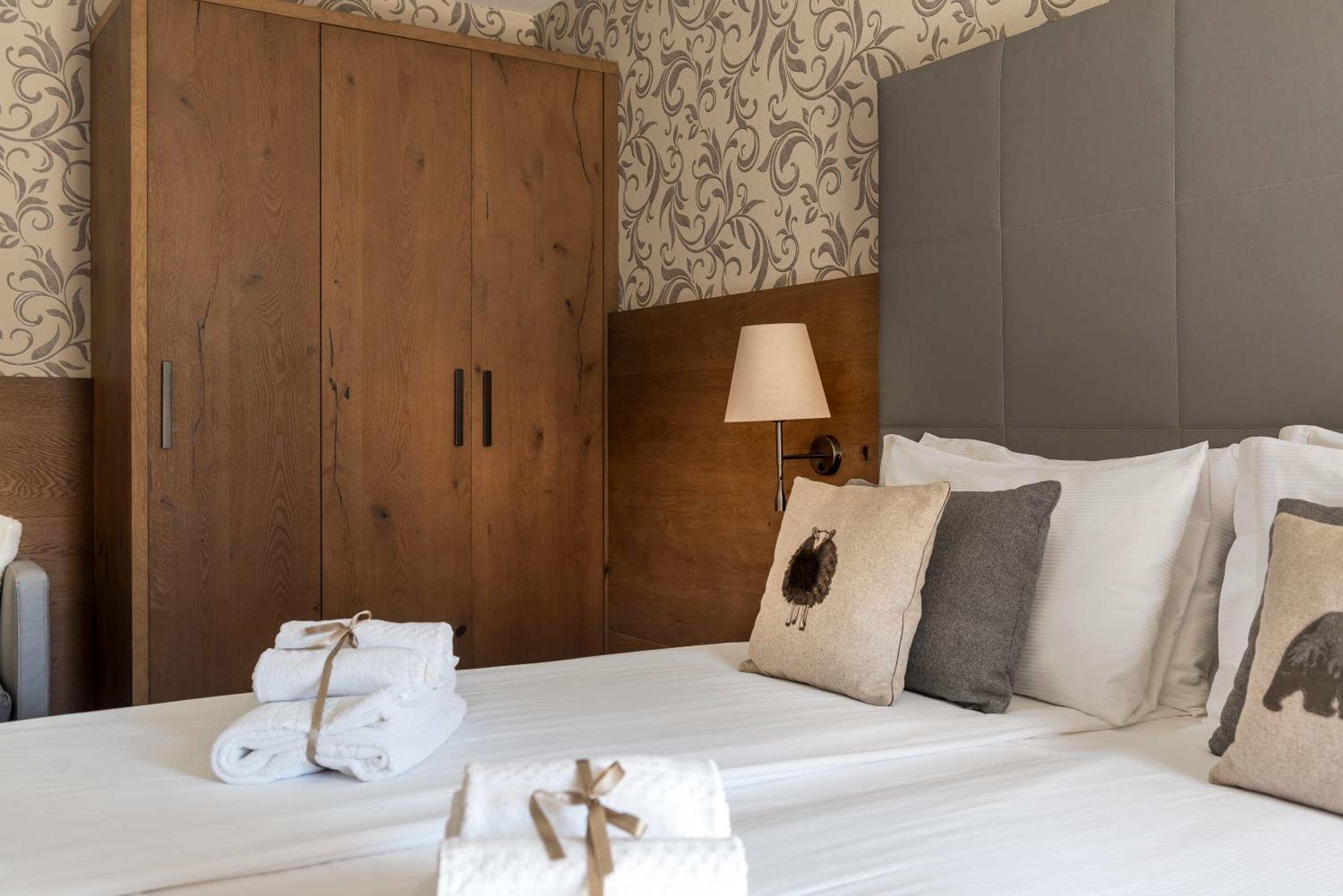 Deluxe Room - Photo 2