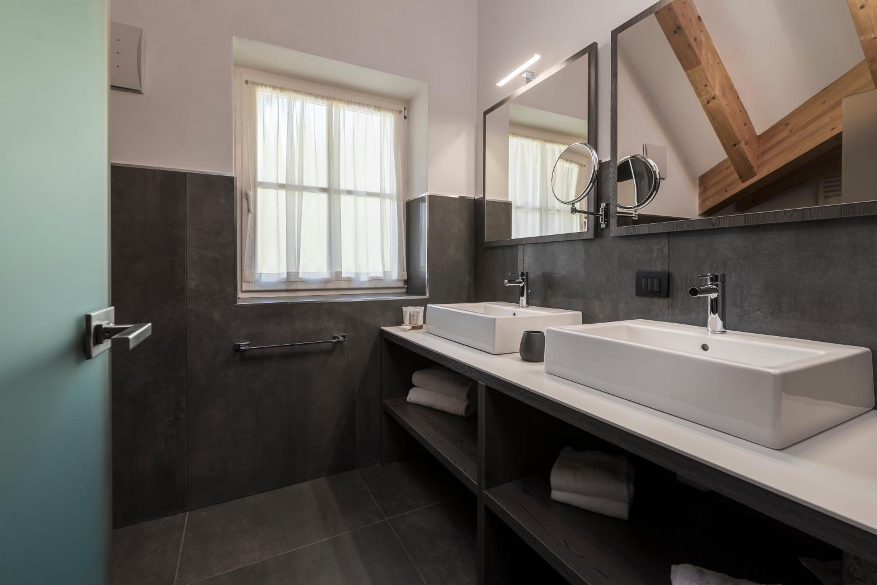 Suite - Photo 3