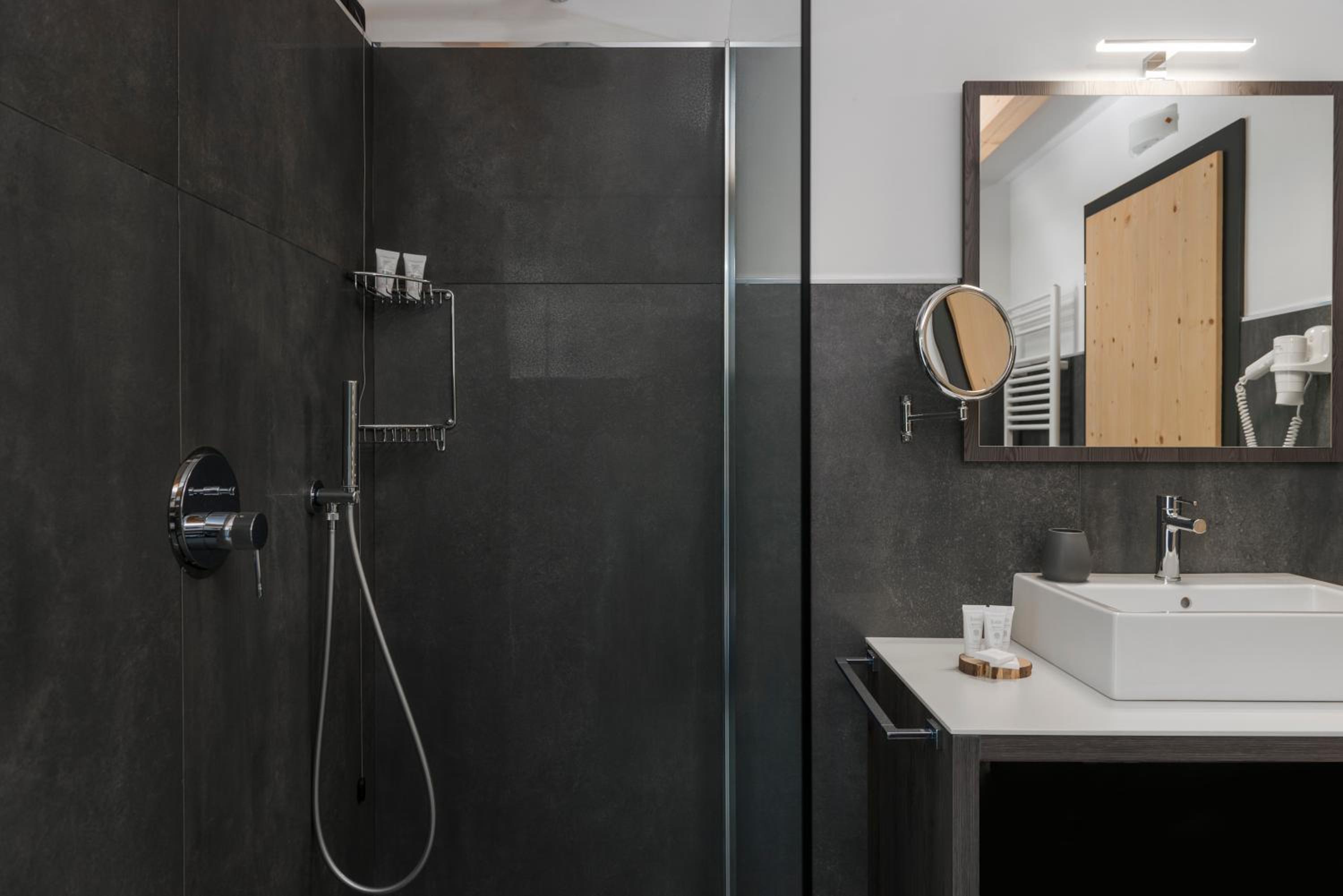 Superior Double or Twin Room - Photo 5