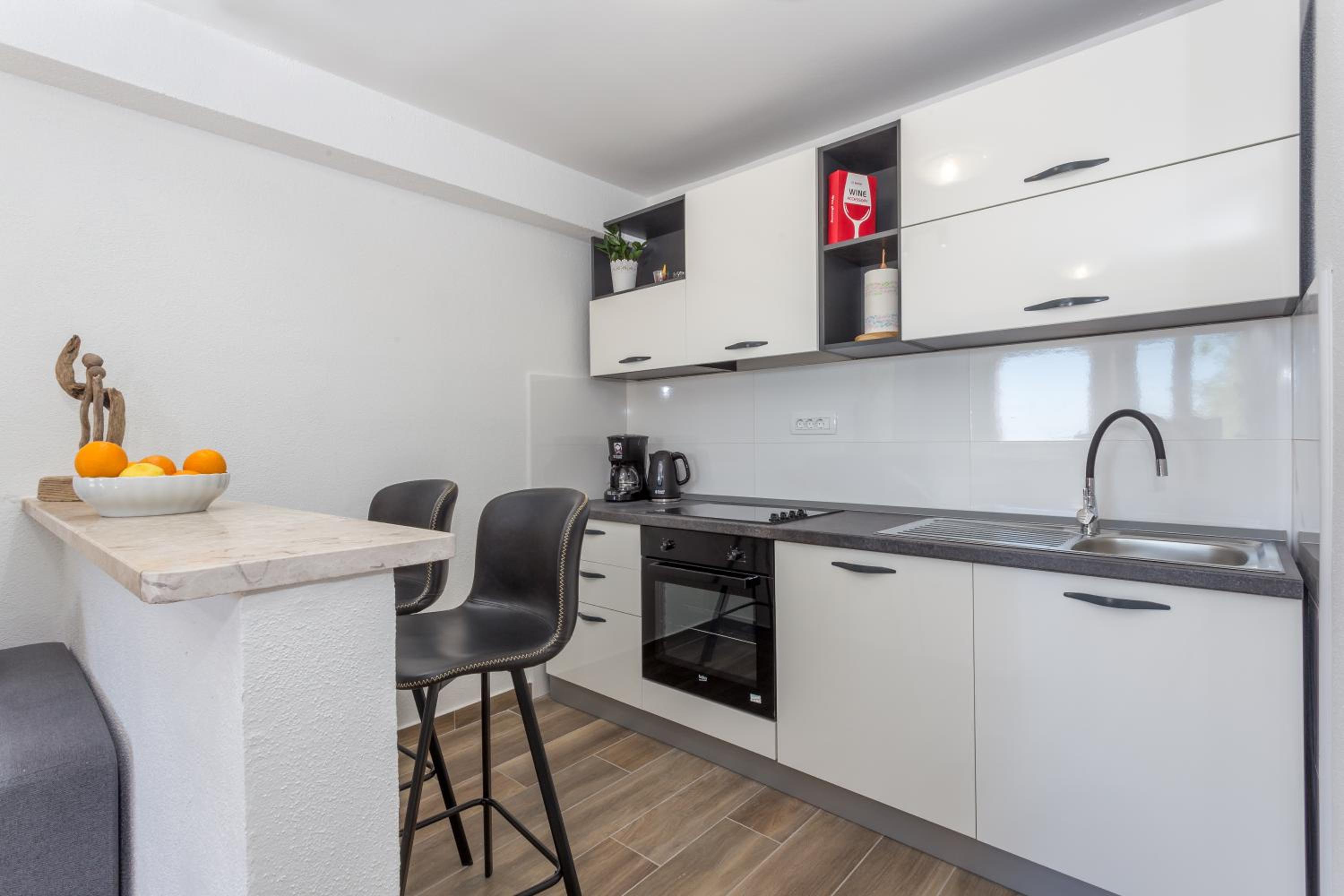 One-Bedroom Apartment - Photo 6
