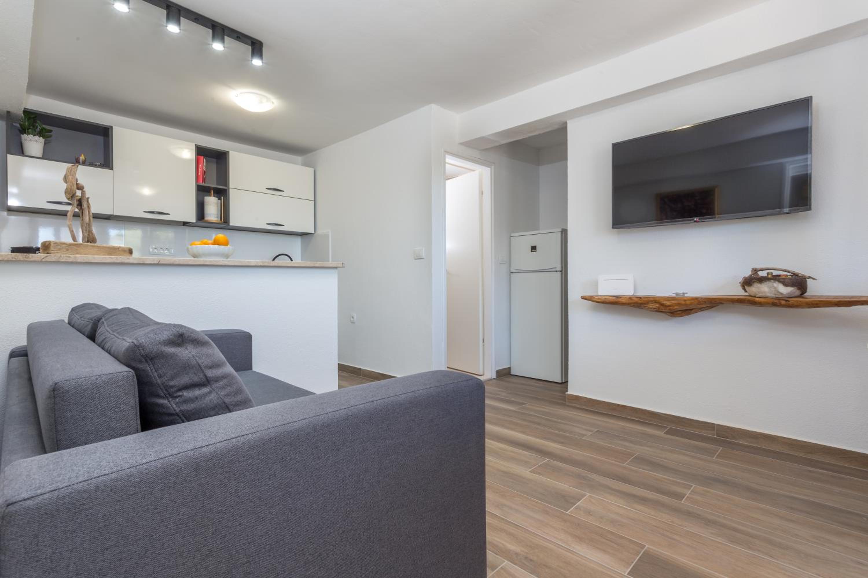 One-Bedroom Apartment - Photo 5