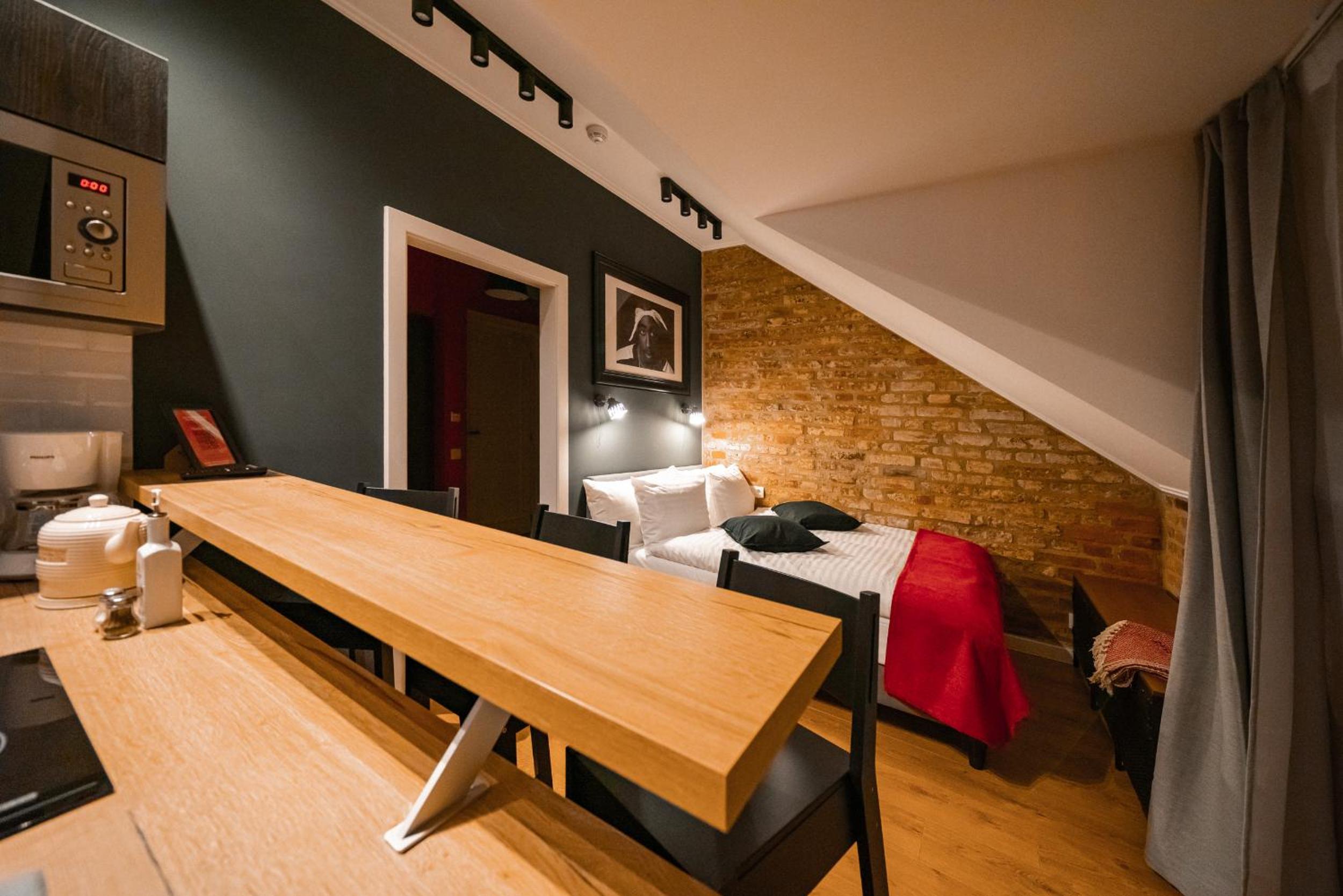 Standard Studio - Photo 6