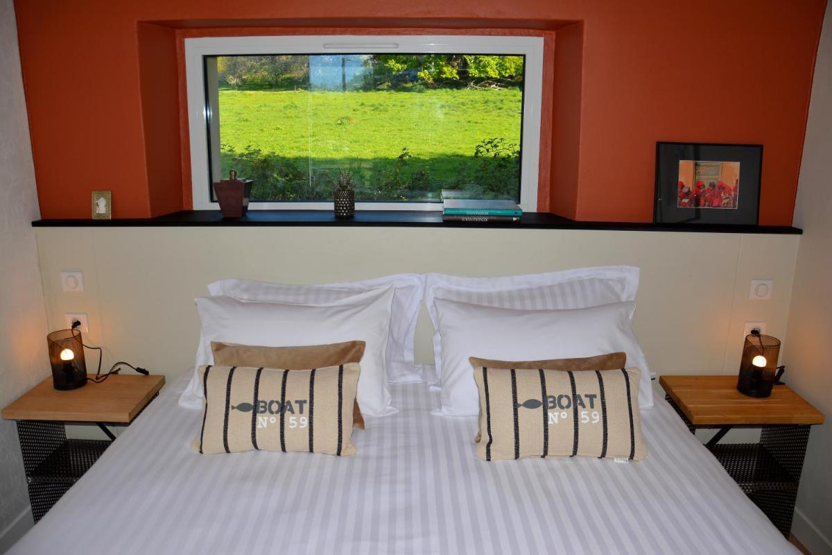 Family Room with Garden View
