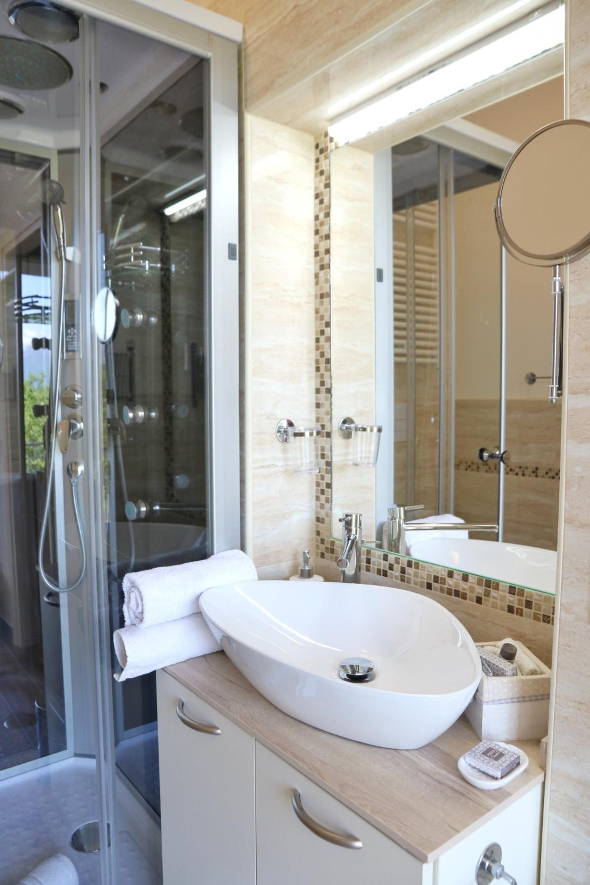 Quadruple Room - Photo 10