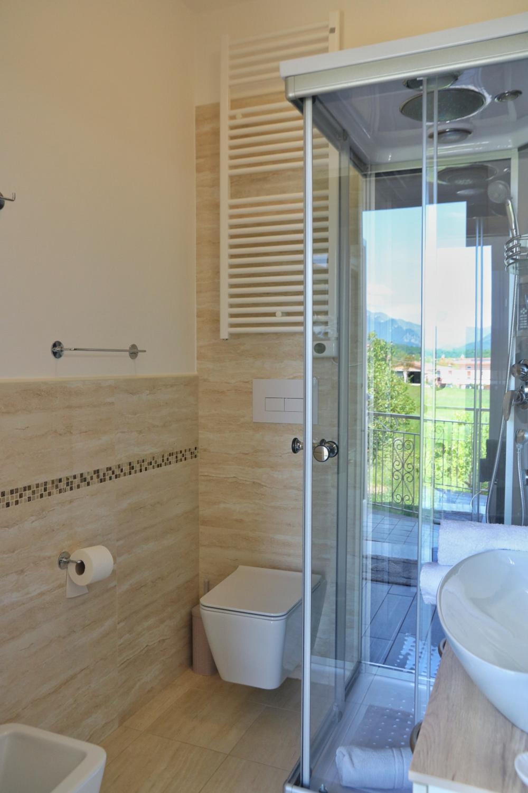 Quadruple Room - Photo 11