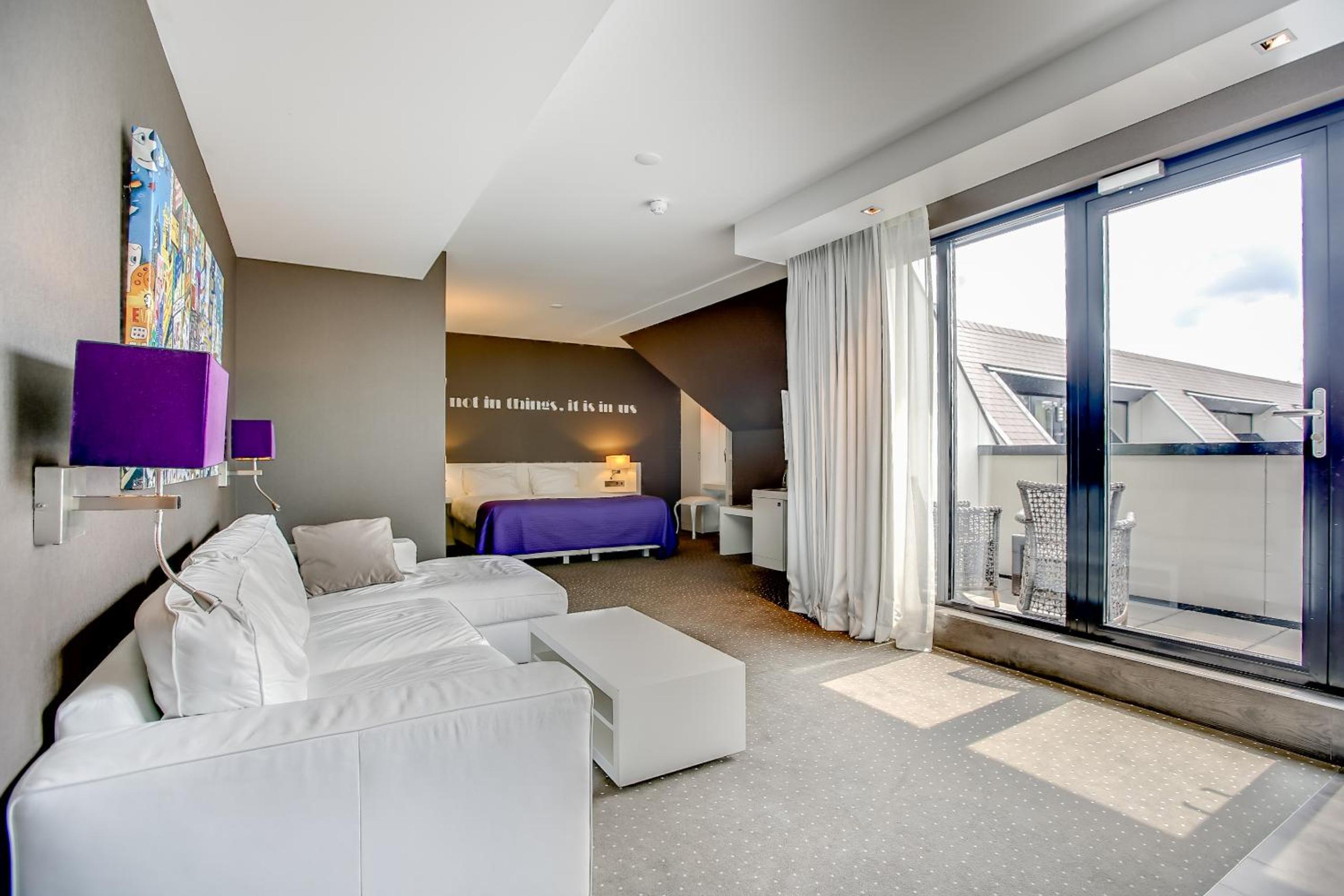Comfort Deluxe Suite with Open Bathroom photo 1