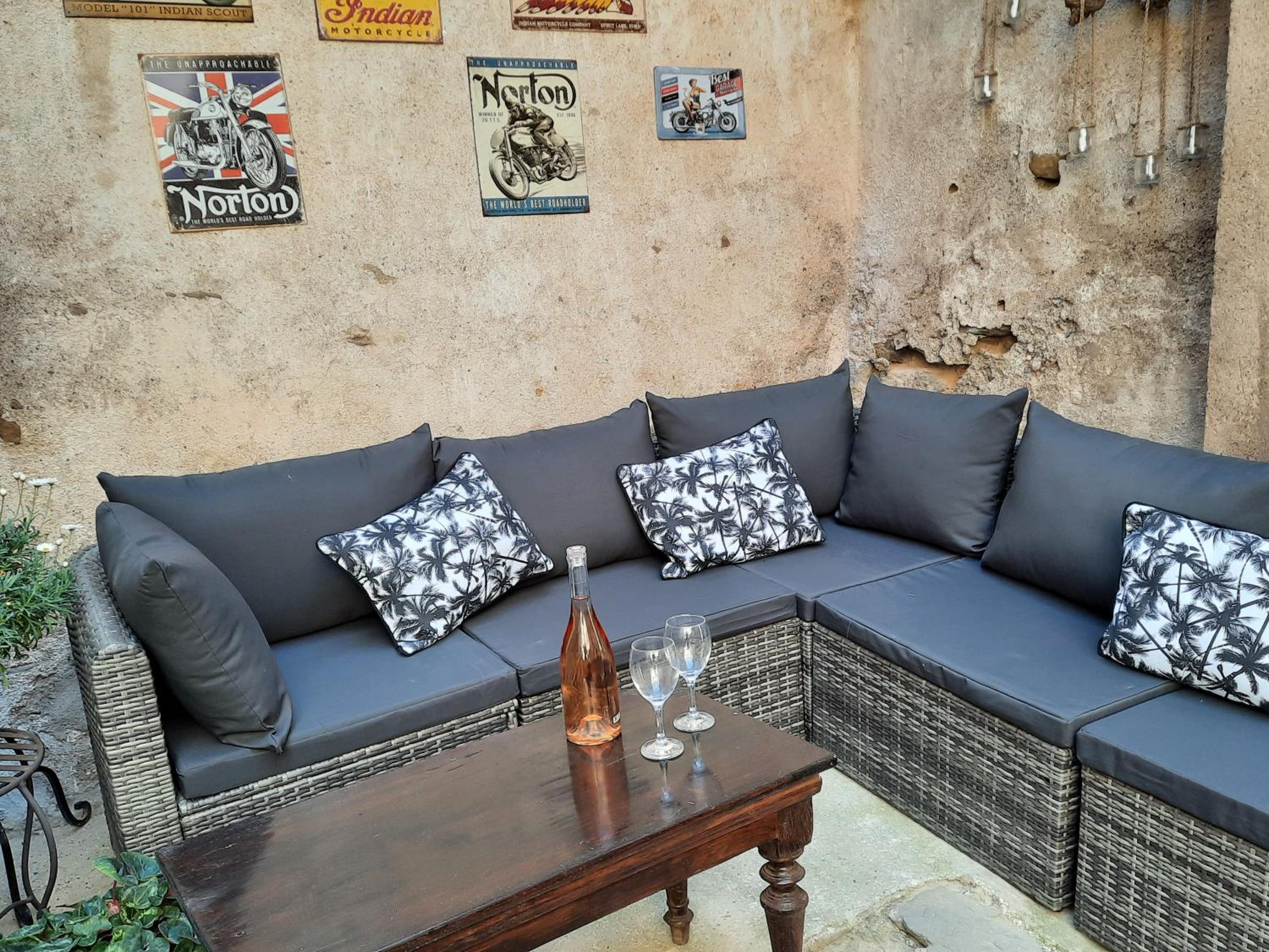 Deluxe King Suite - Photo 7