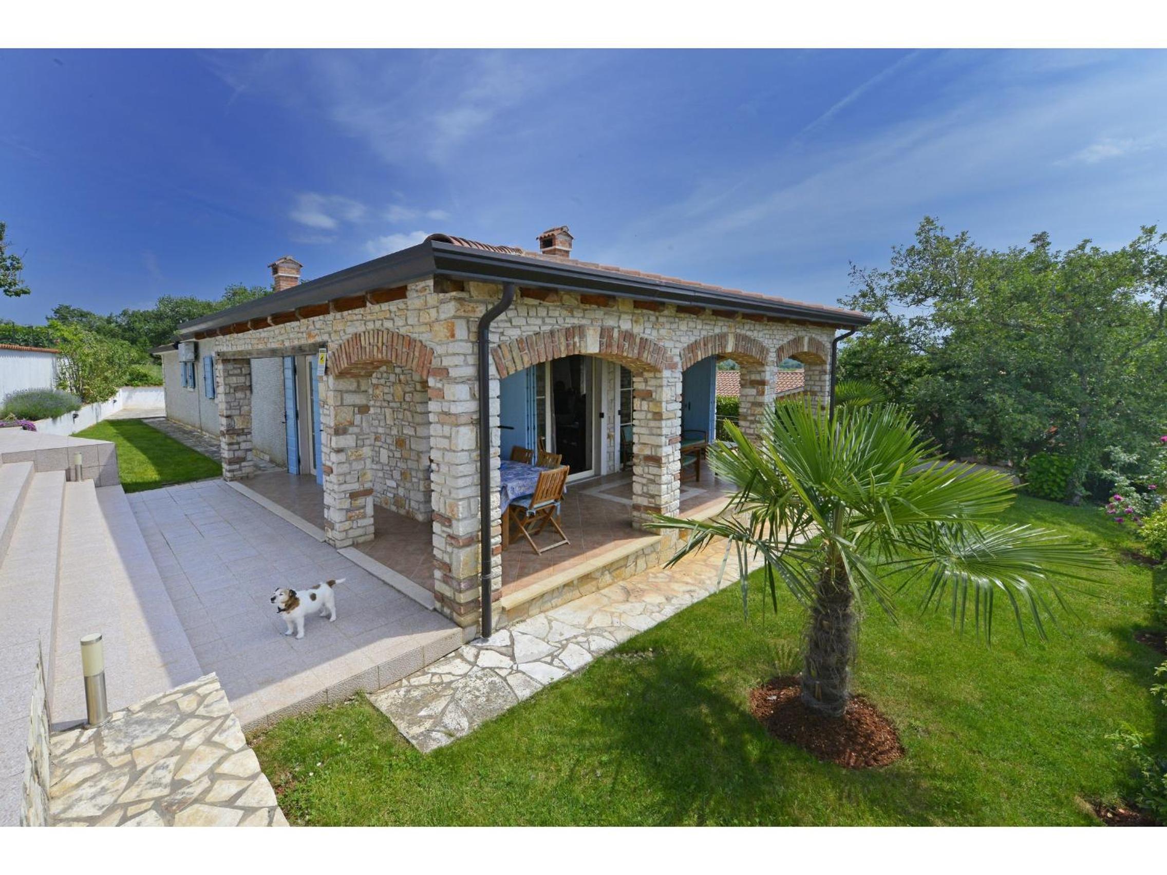 Villa photo 2