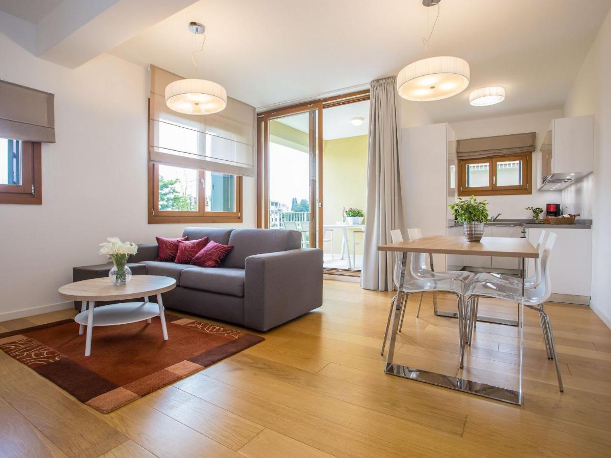 One-Bedroom Apartment with Balcony 8C