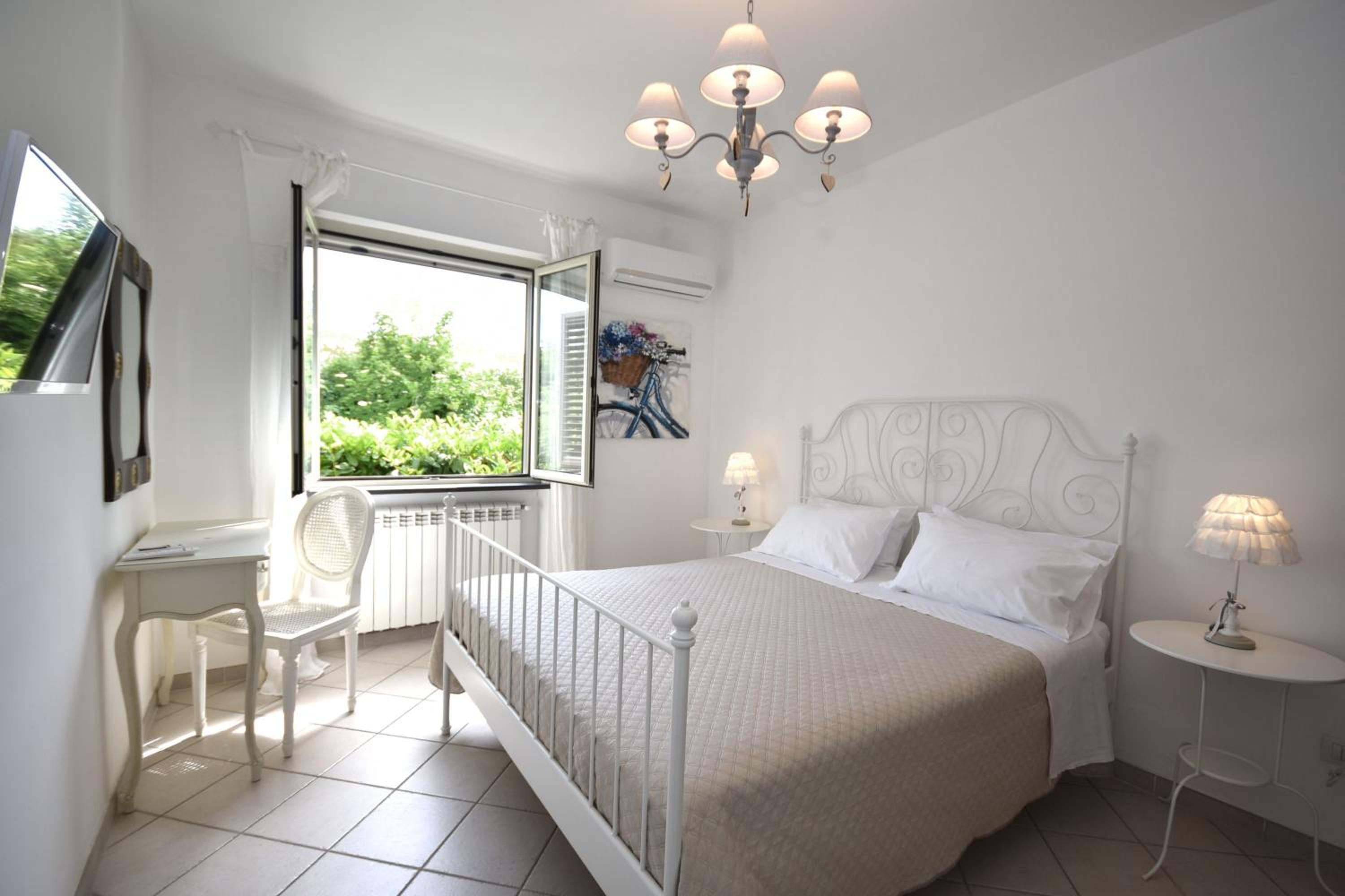 Double Room with Private Bathroom - Photo 5