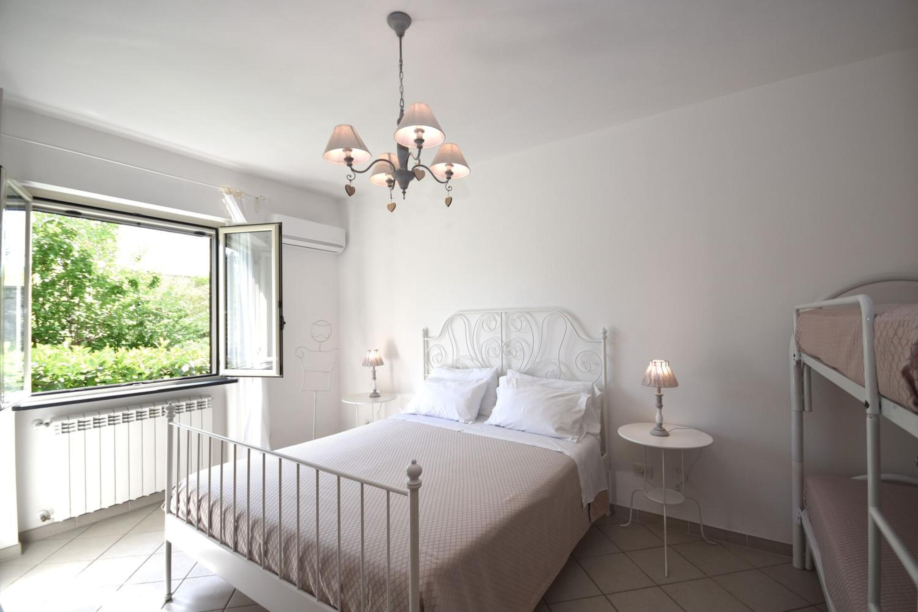 Quadruple Room - Photo 7