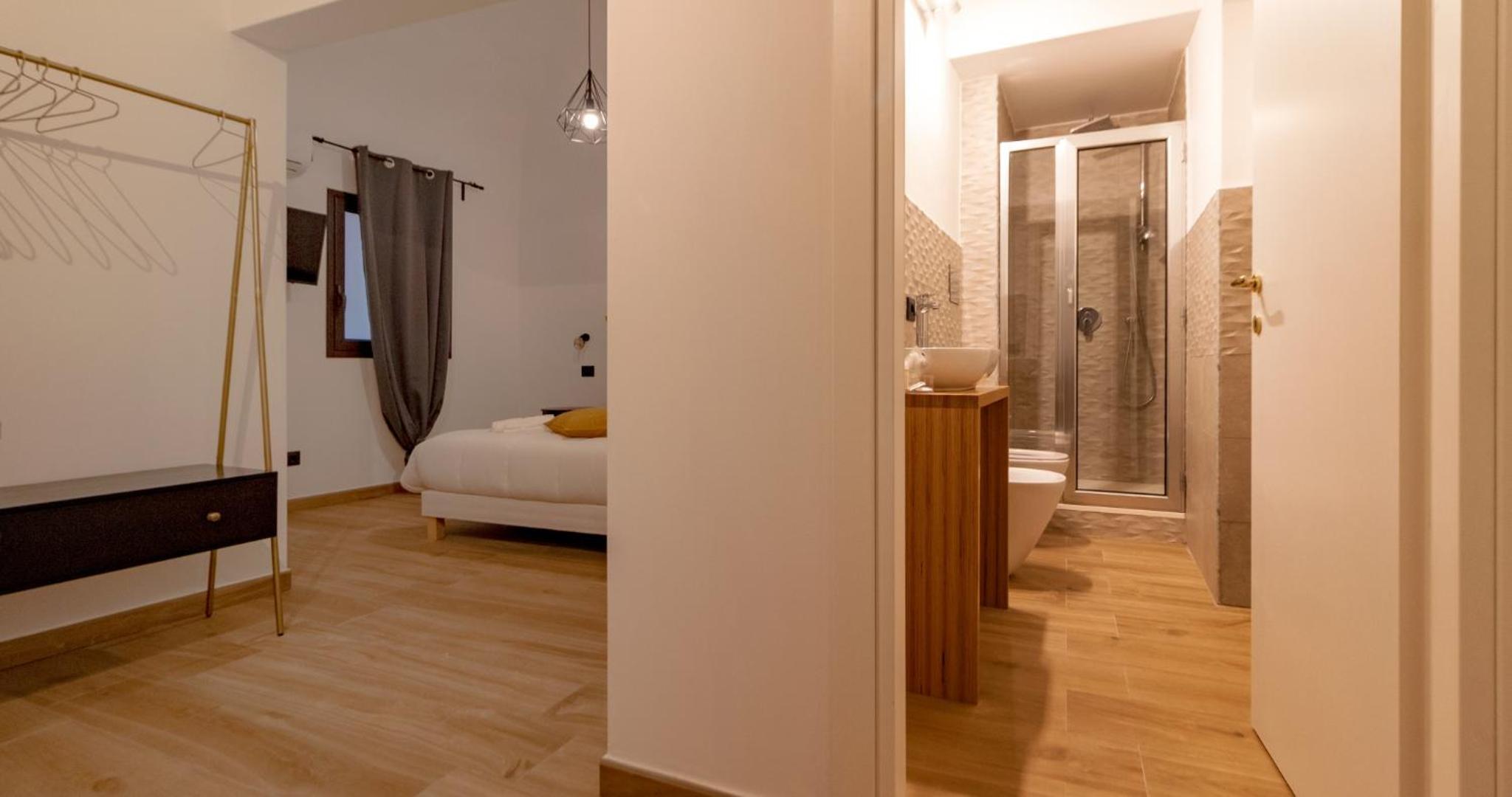 Double Room with Private Bathroom - Photo 4