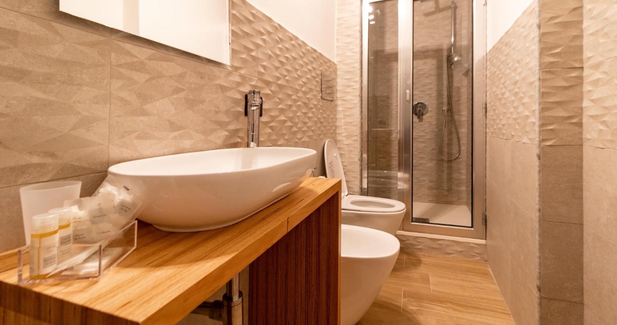 Double Room with Private Bathroom - Photo 5