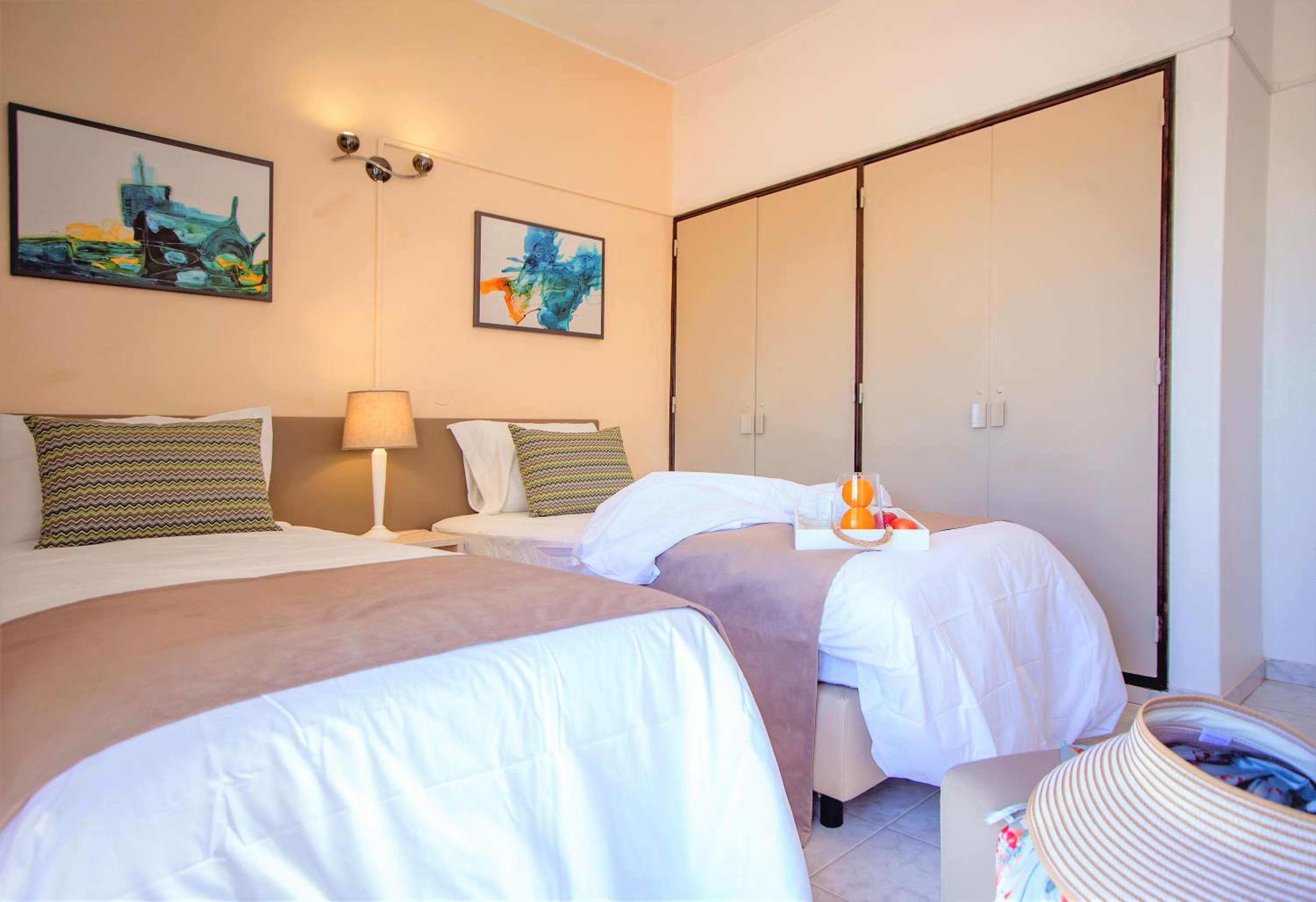 One-Bedroom Apartment - Photo 2