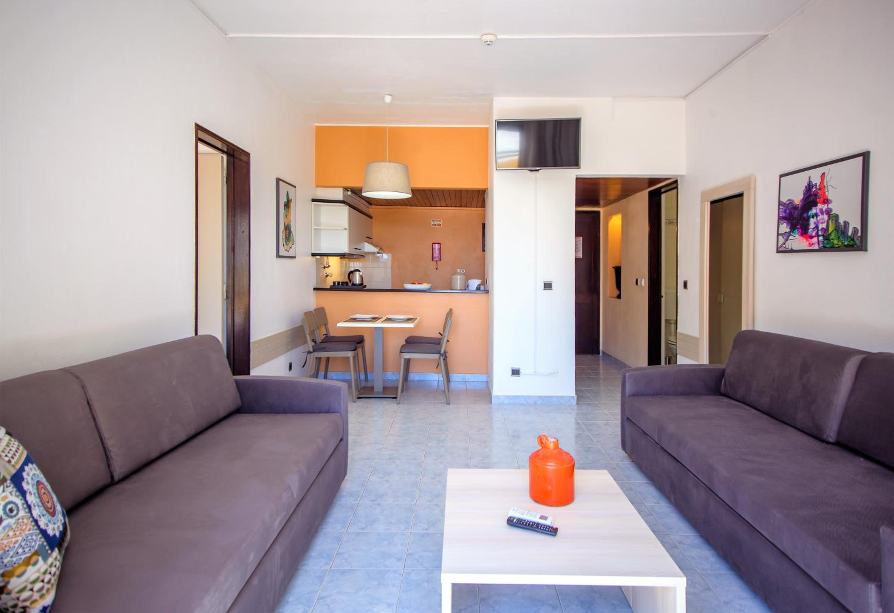 Apartment with Sea View - Photo 4