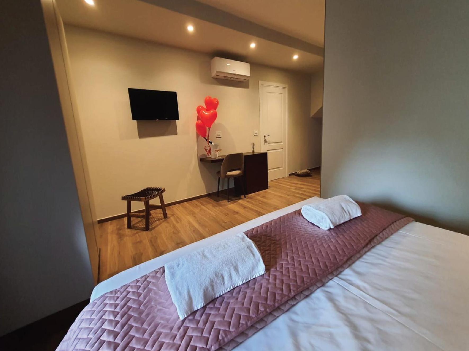 Deluxe Double Room with Shower photo 3