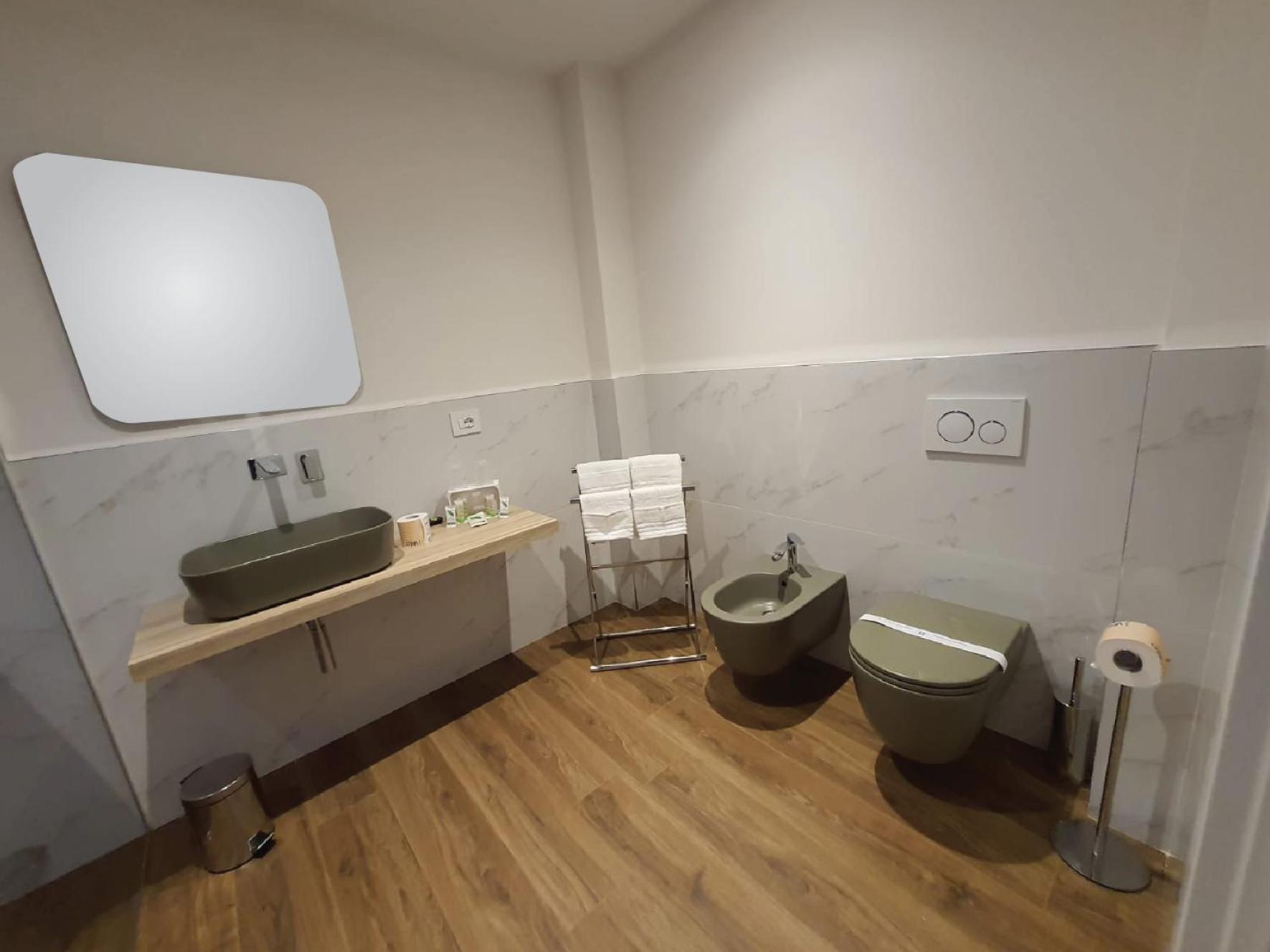 Deluxe Double Room with Shower photo 2