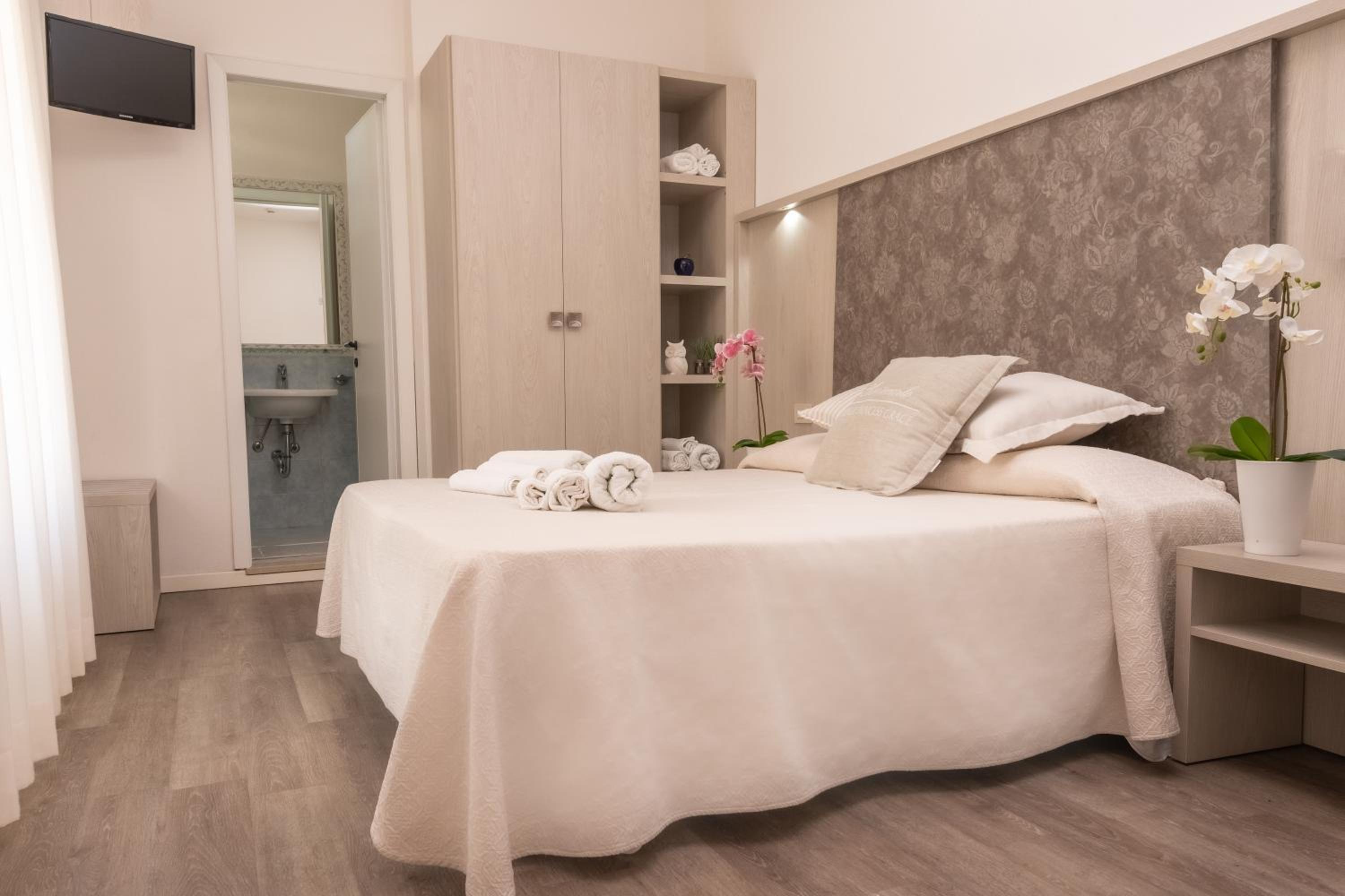 Standard Double Room - Photo 1