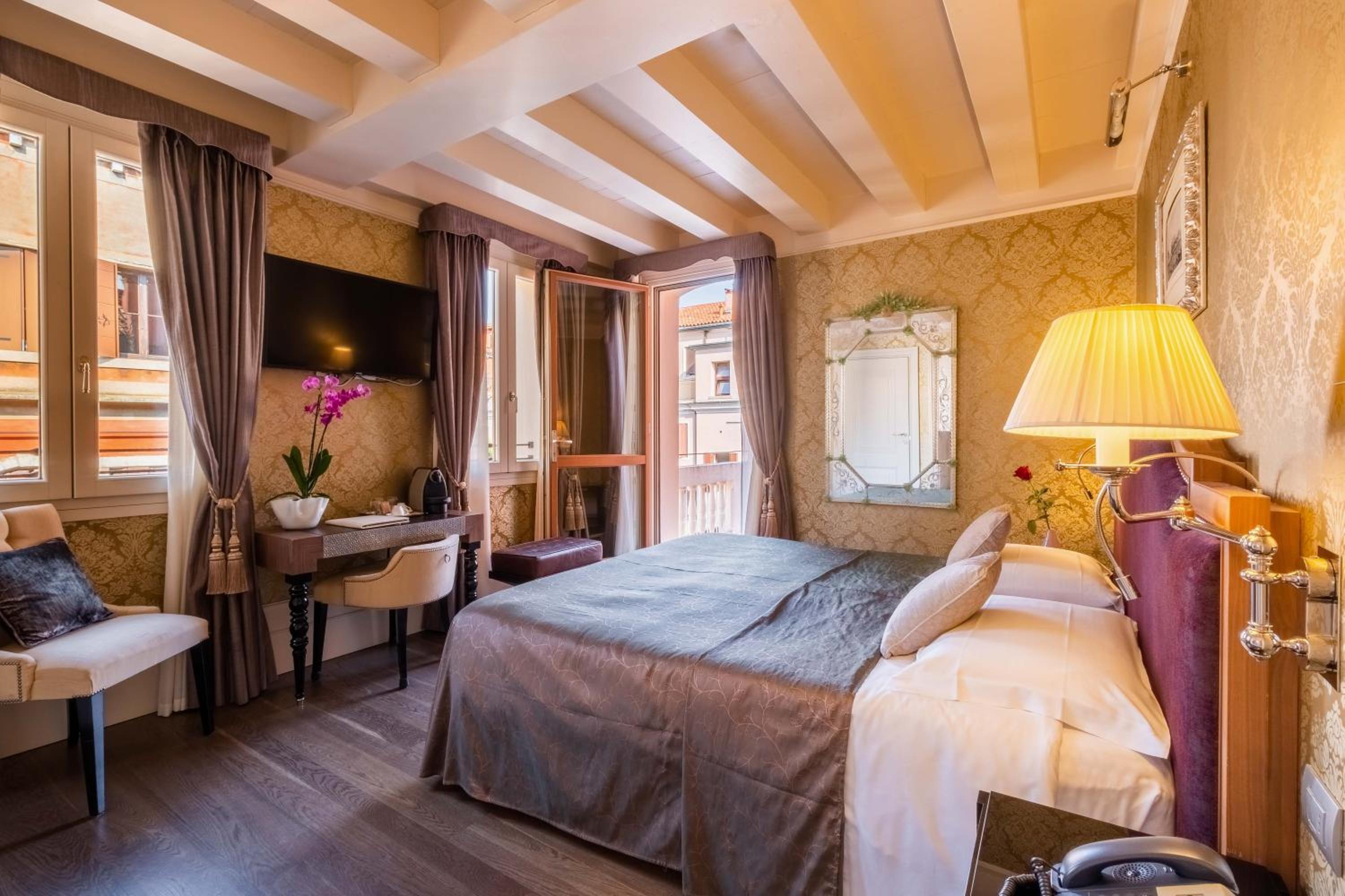 Superior Double or Twin Room - Photo 3
