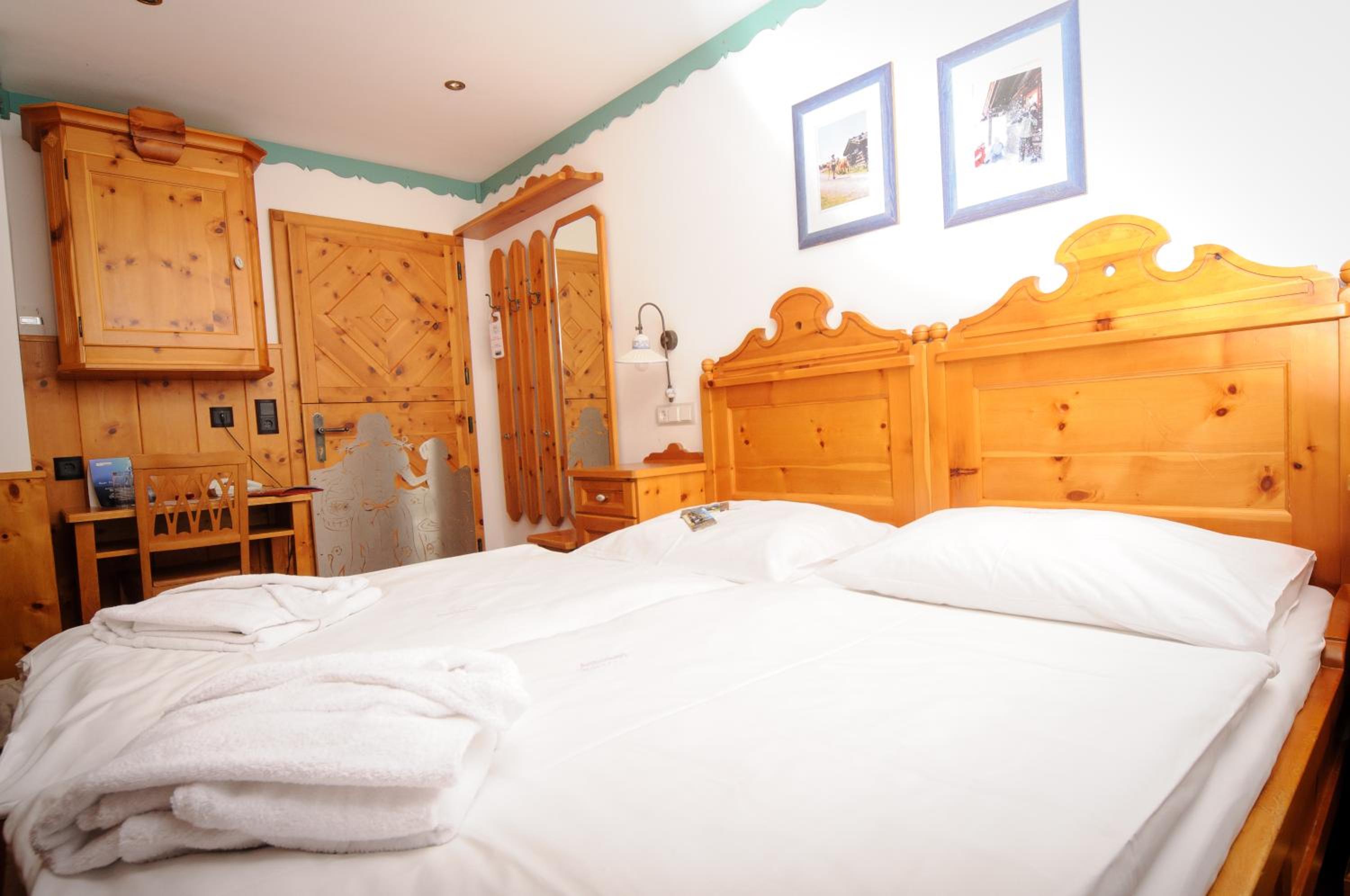 Double Room with Mountain View - Photo 1