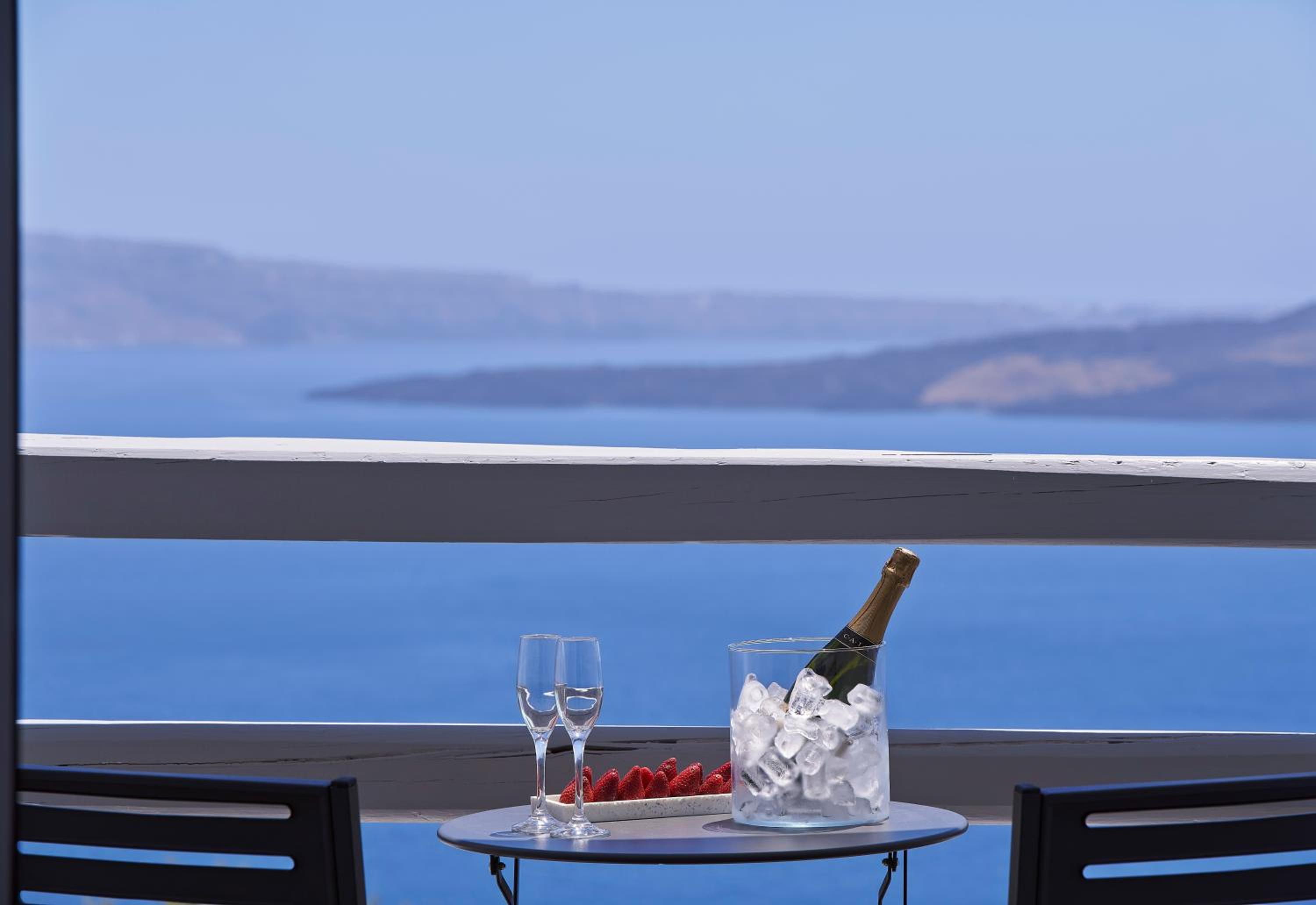 Superior Room with Caldera View - Photo 17