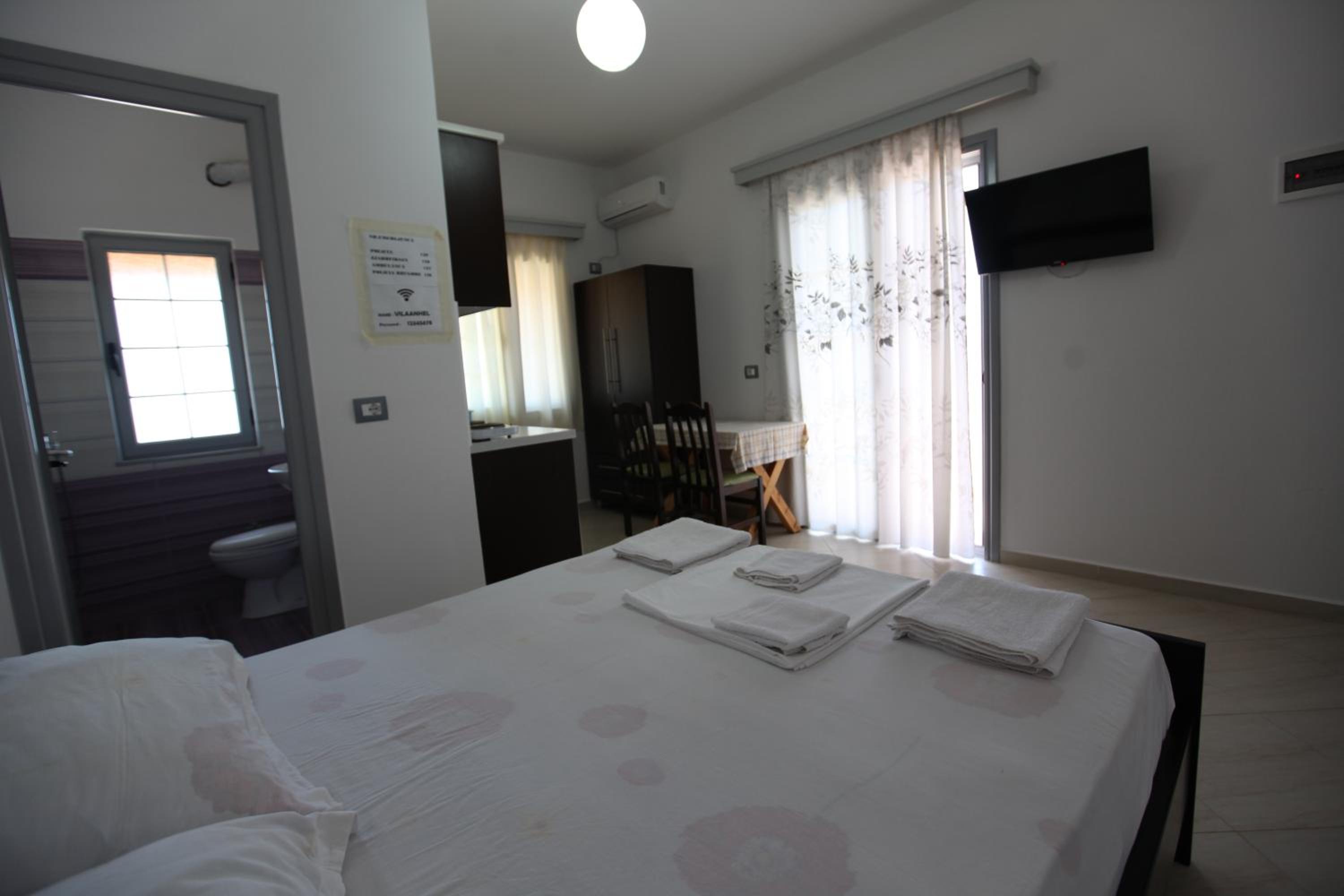 Standard Double Room photo 3