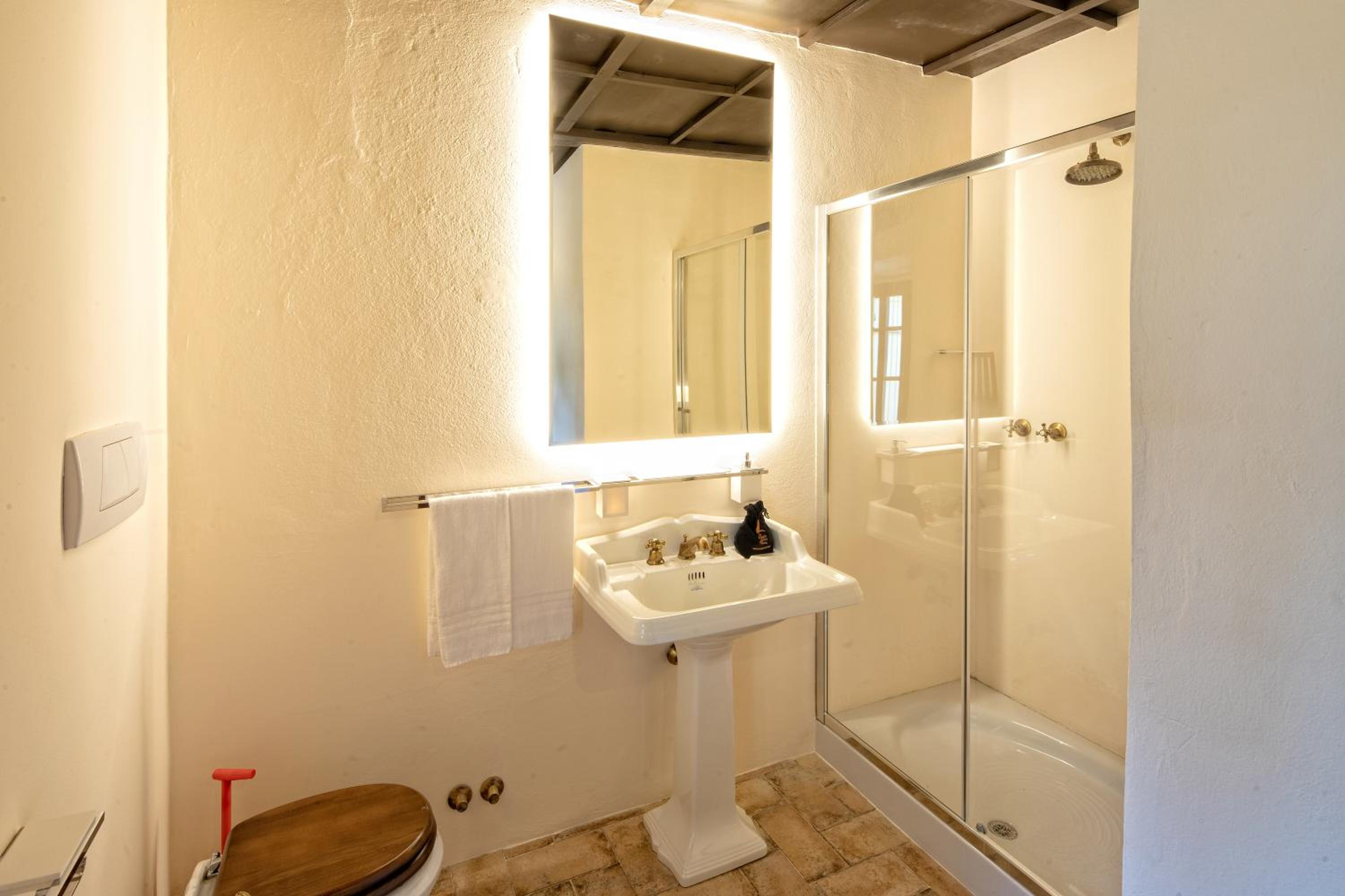Large Double Room - Photo 4
