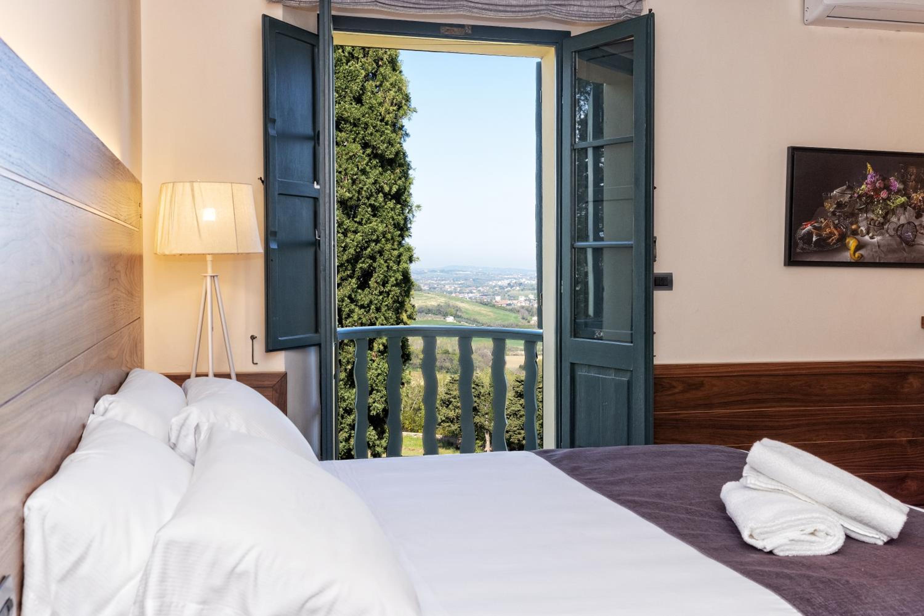 King Room with Garden View - Photo 3