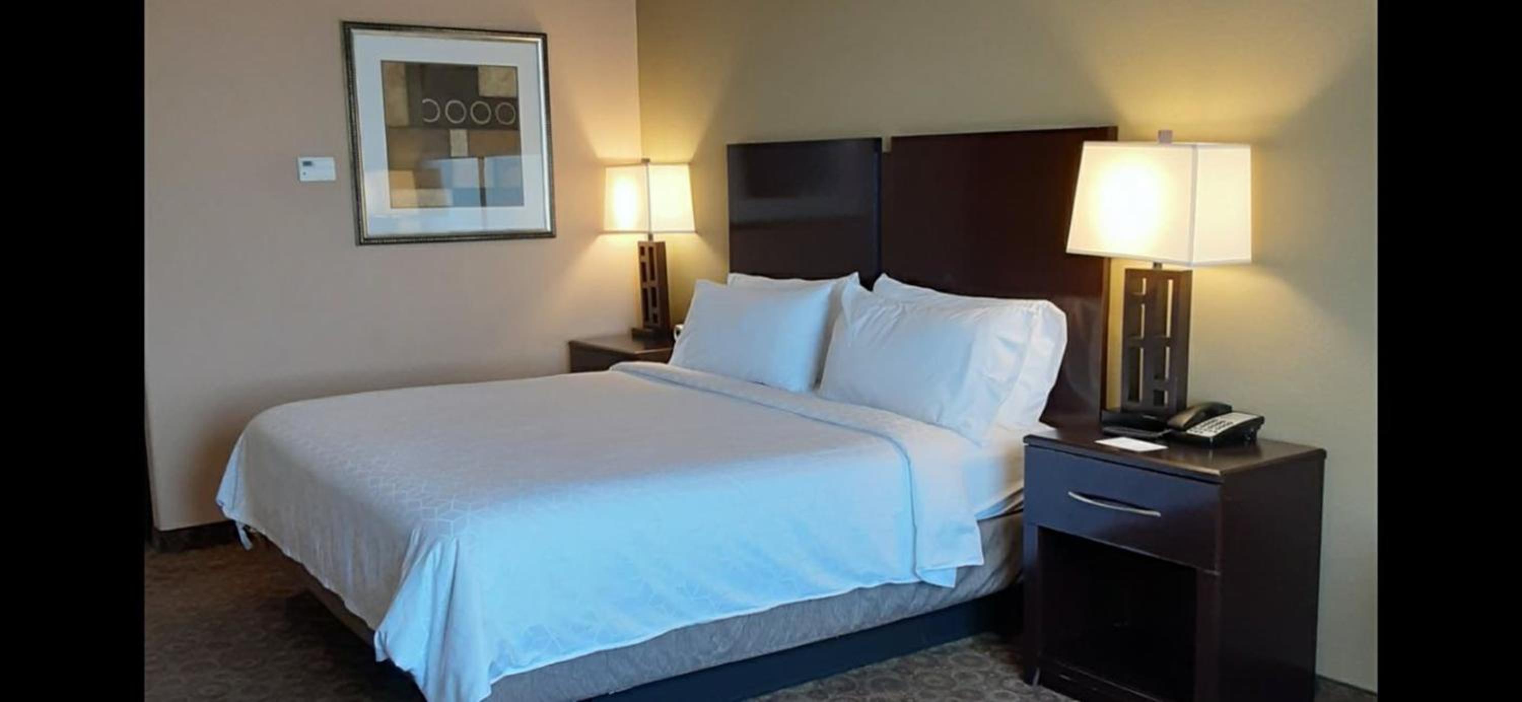 Standard King Room - Photo 4