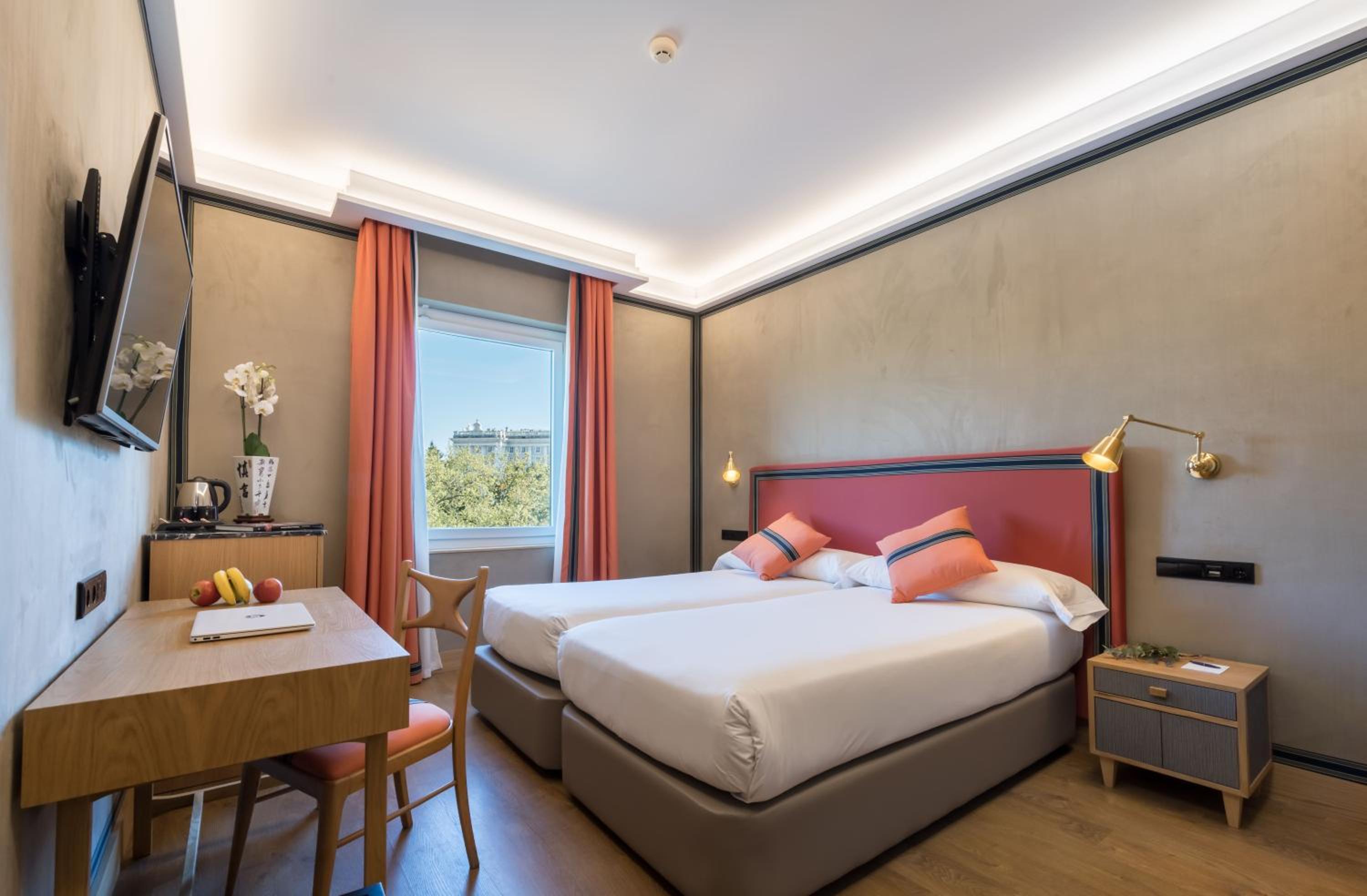 Double or Twin Room with View - Photo 6
