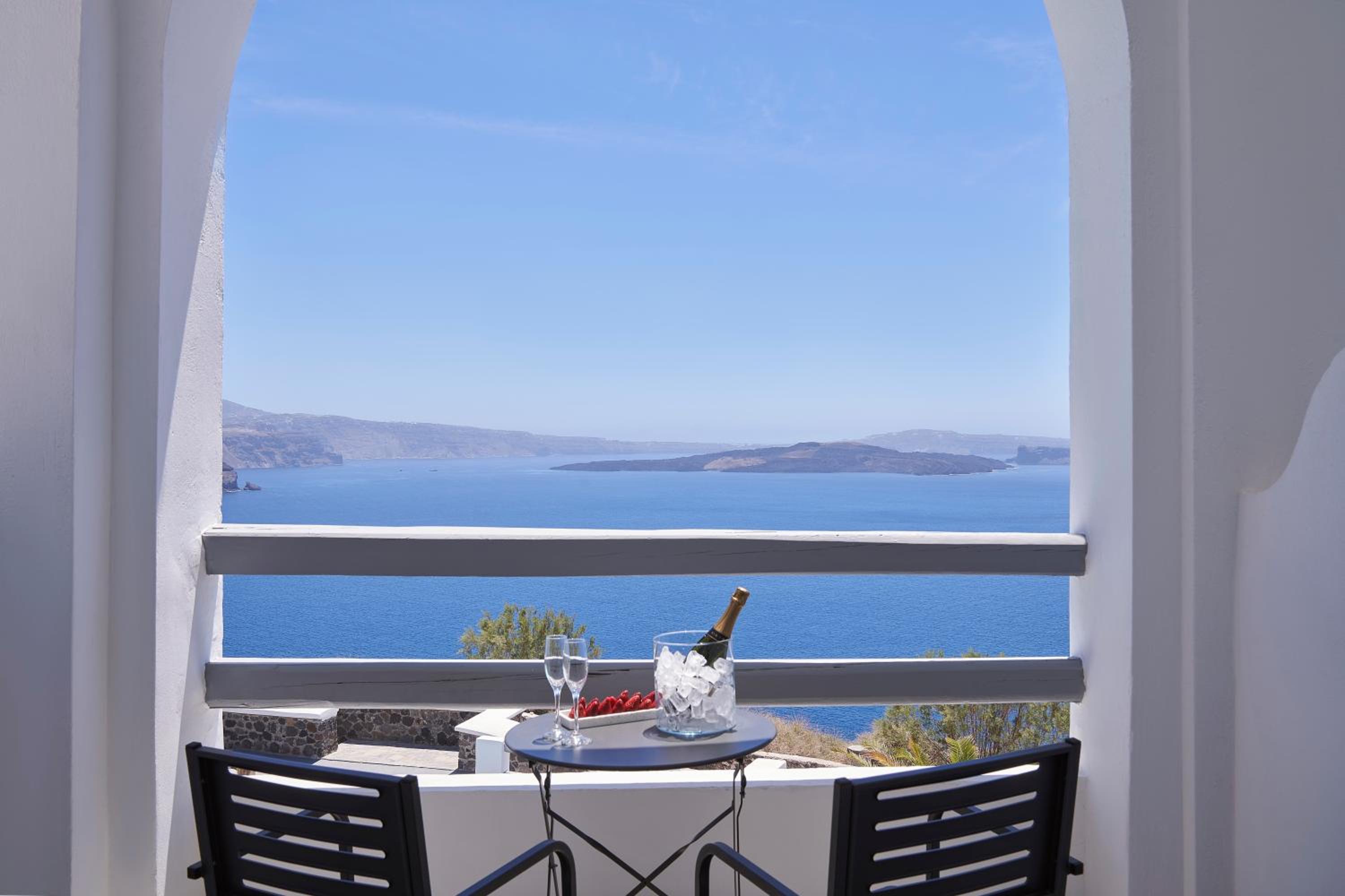 Standard Room with Caldera View - Photo 5
