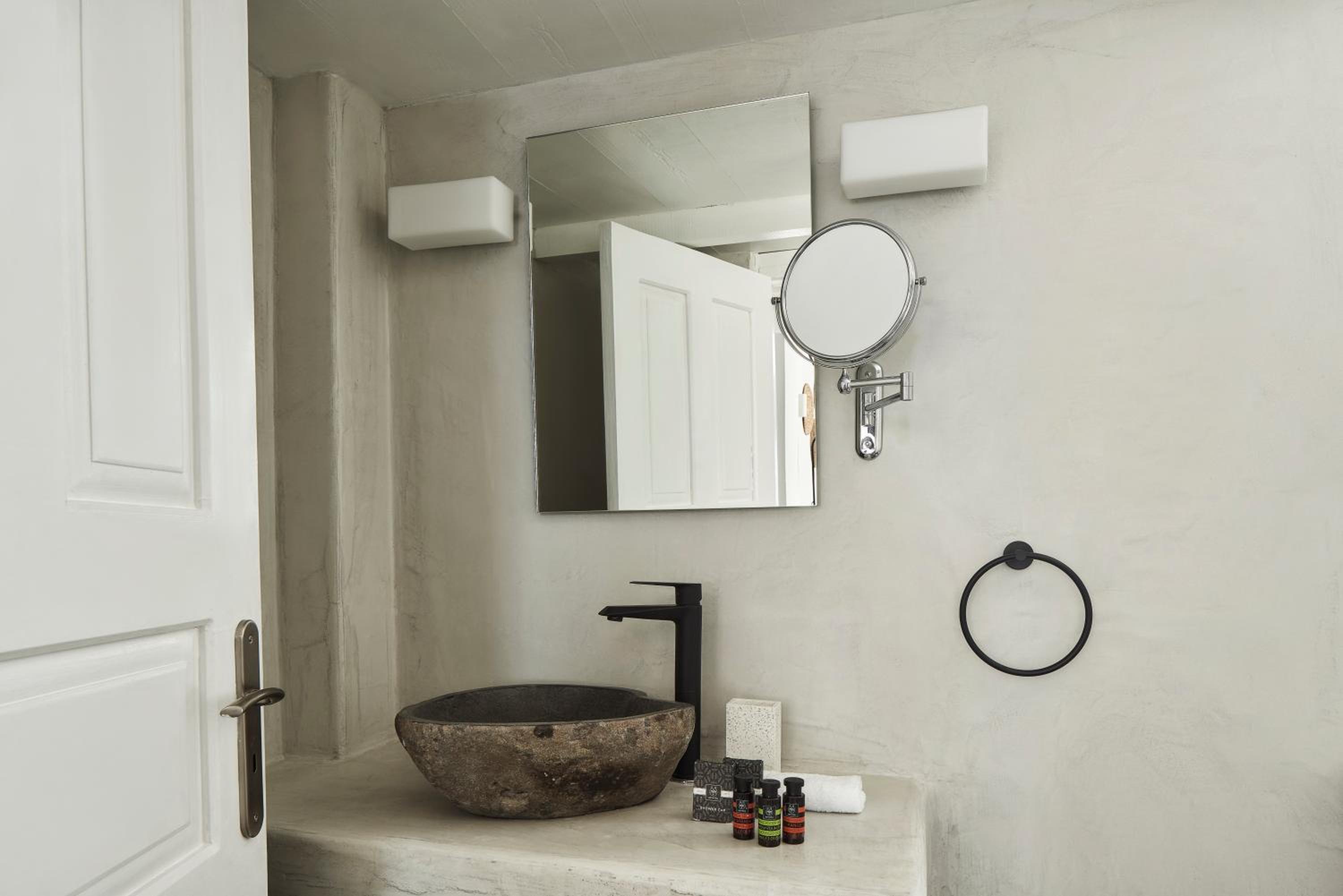 Standard Room with Caldera View - Photo 8
