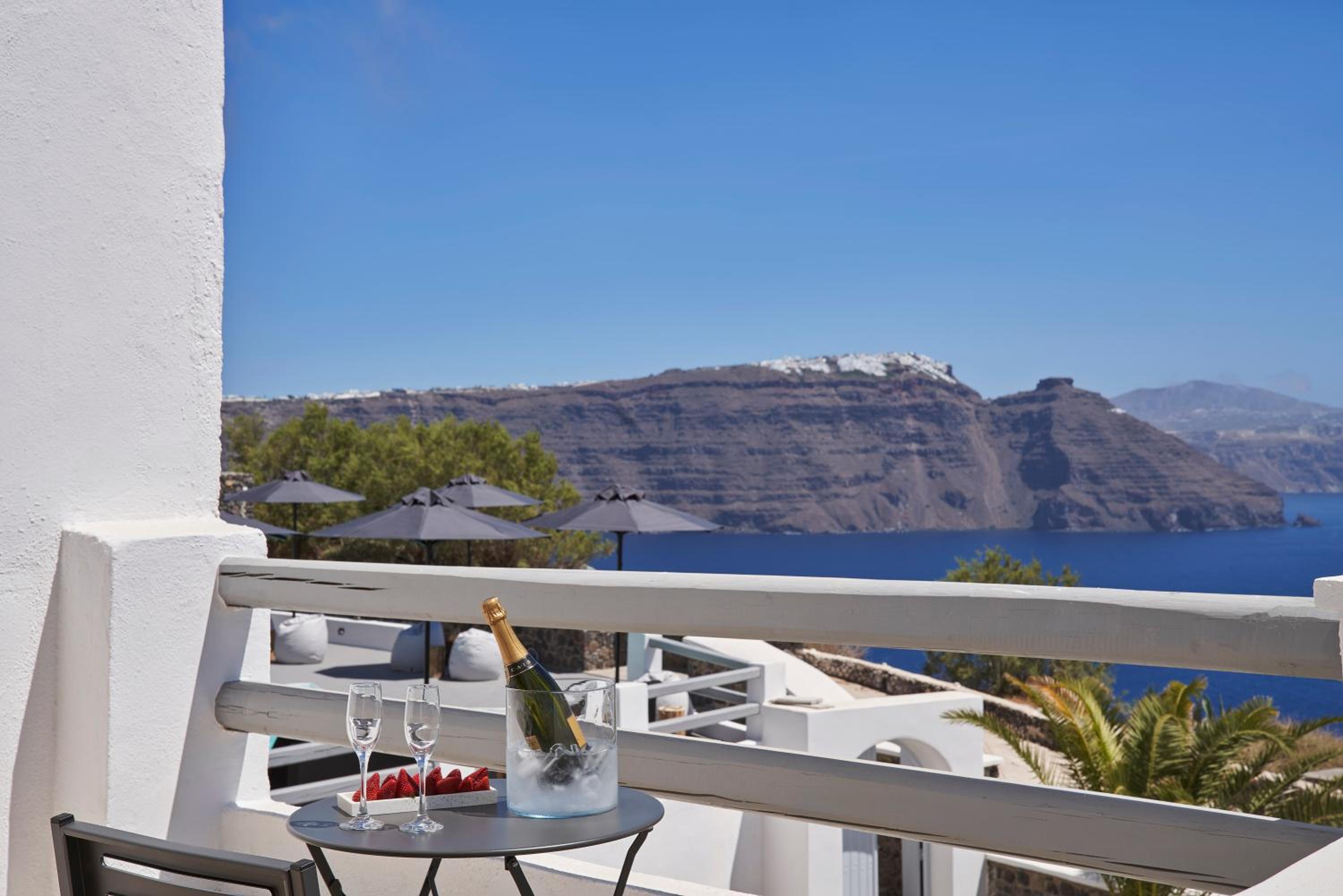 Superior Room with Caldera View - Photo 11