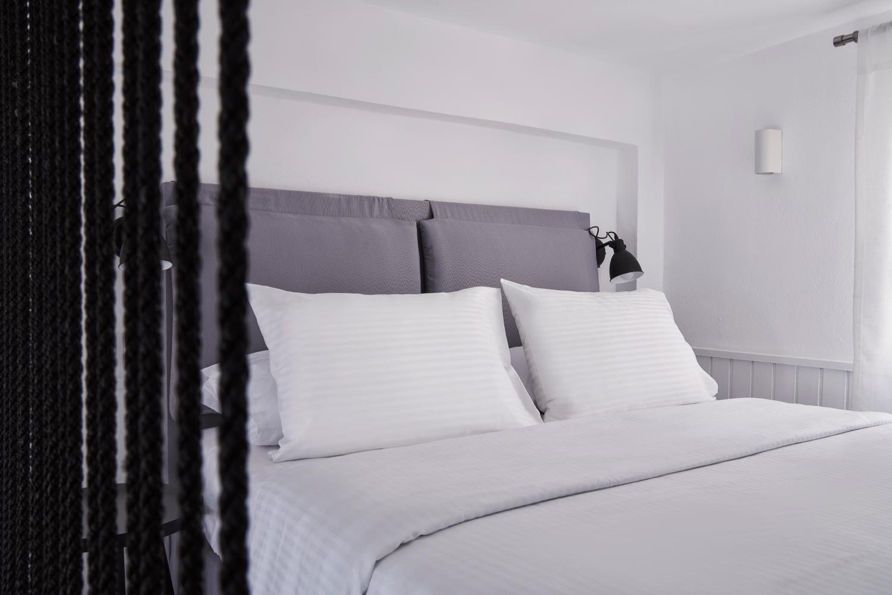 Superior Room with Caldera View - Photo 9