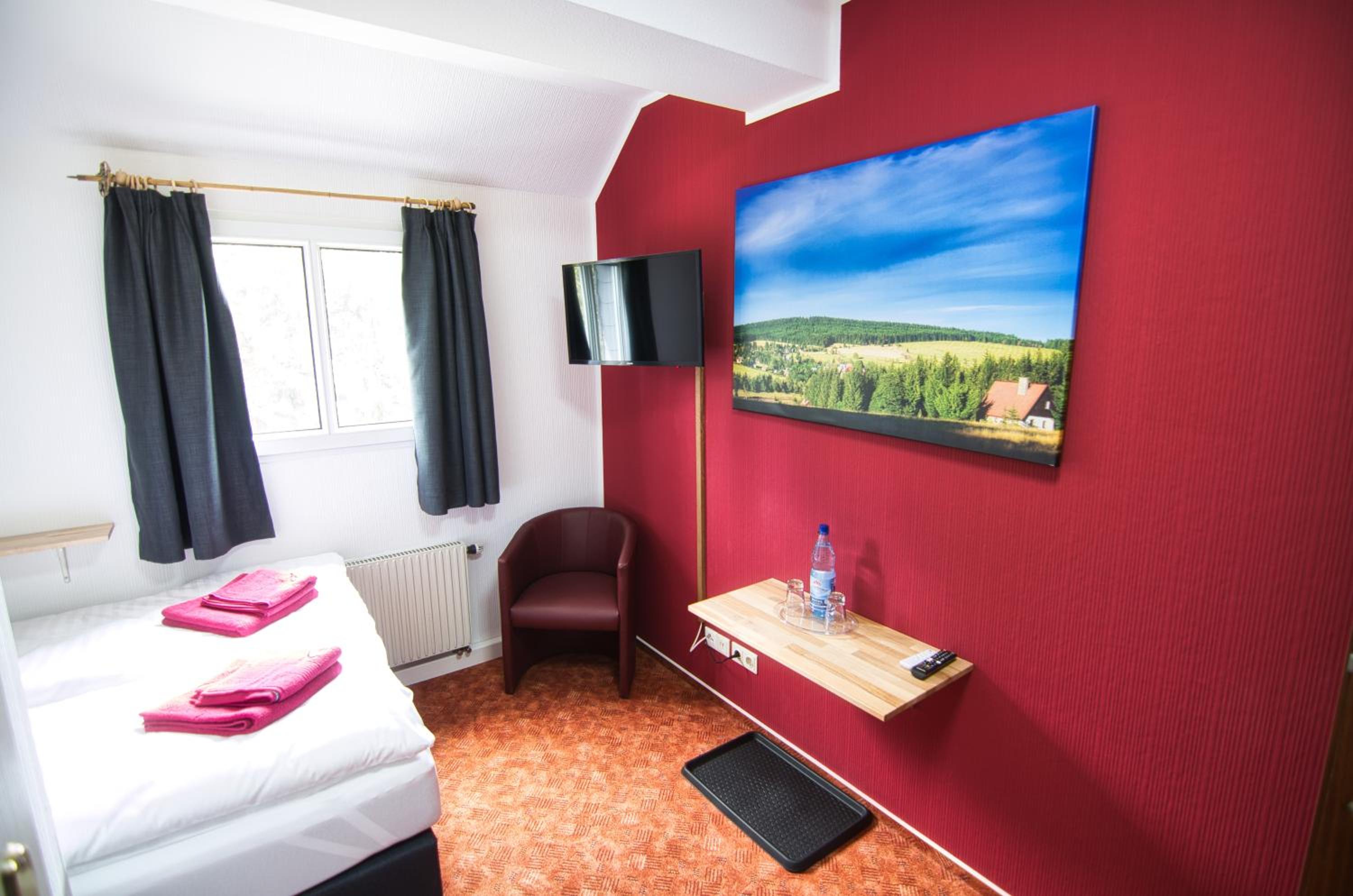 Single Room photo 3