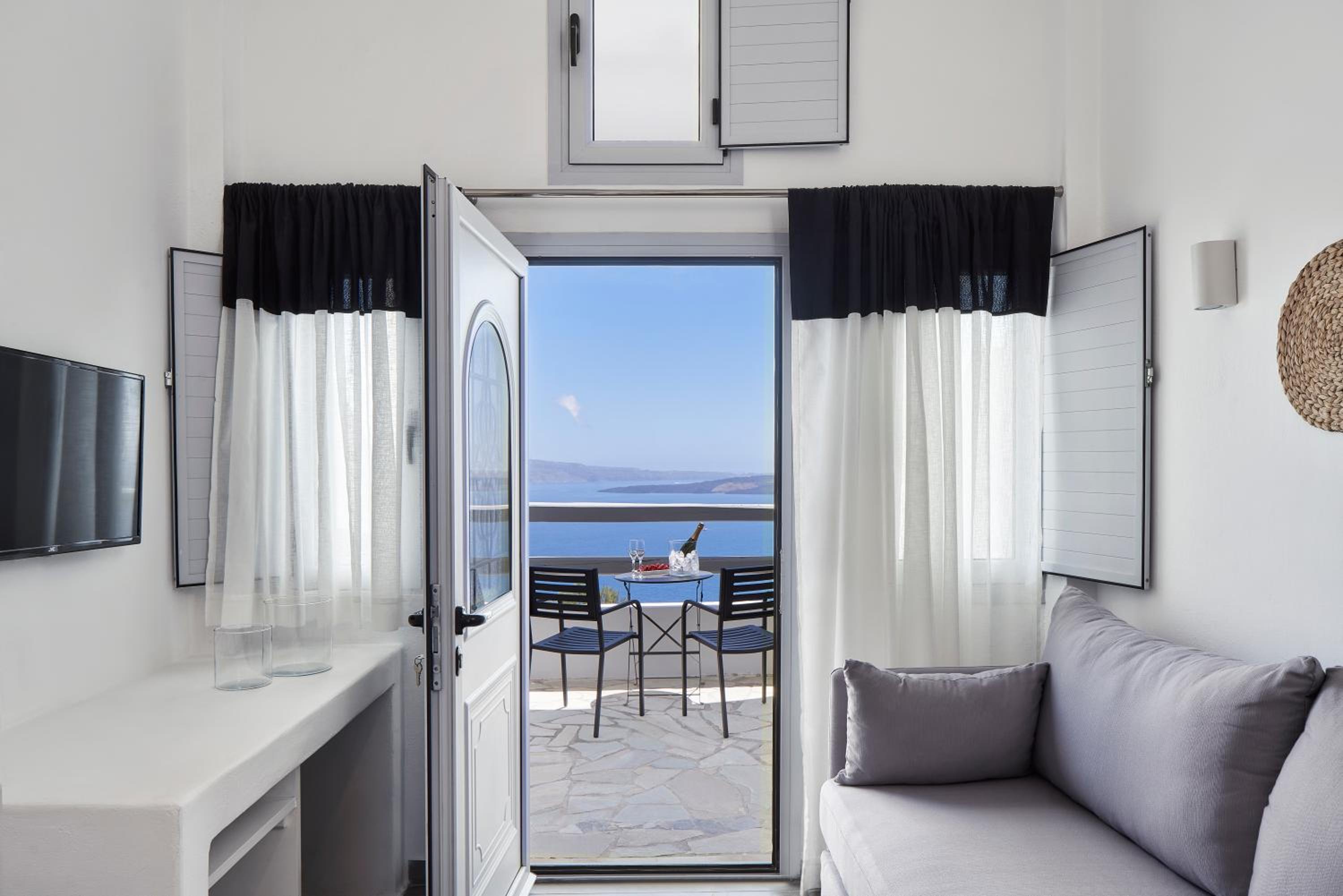 Superior Room with Caldera View - Photo 16