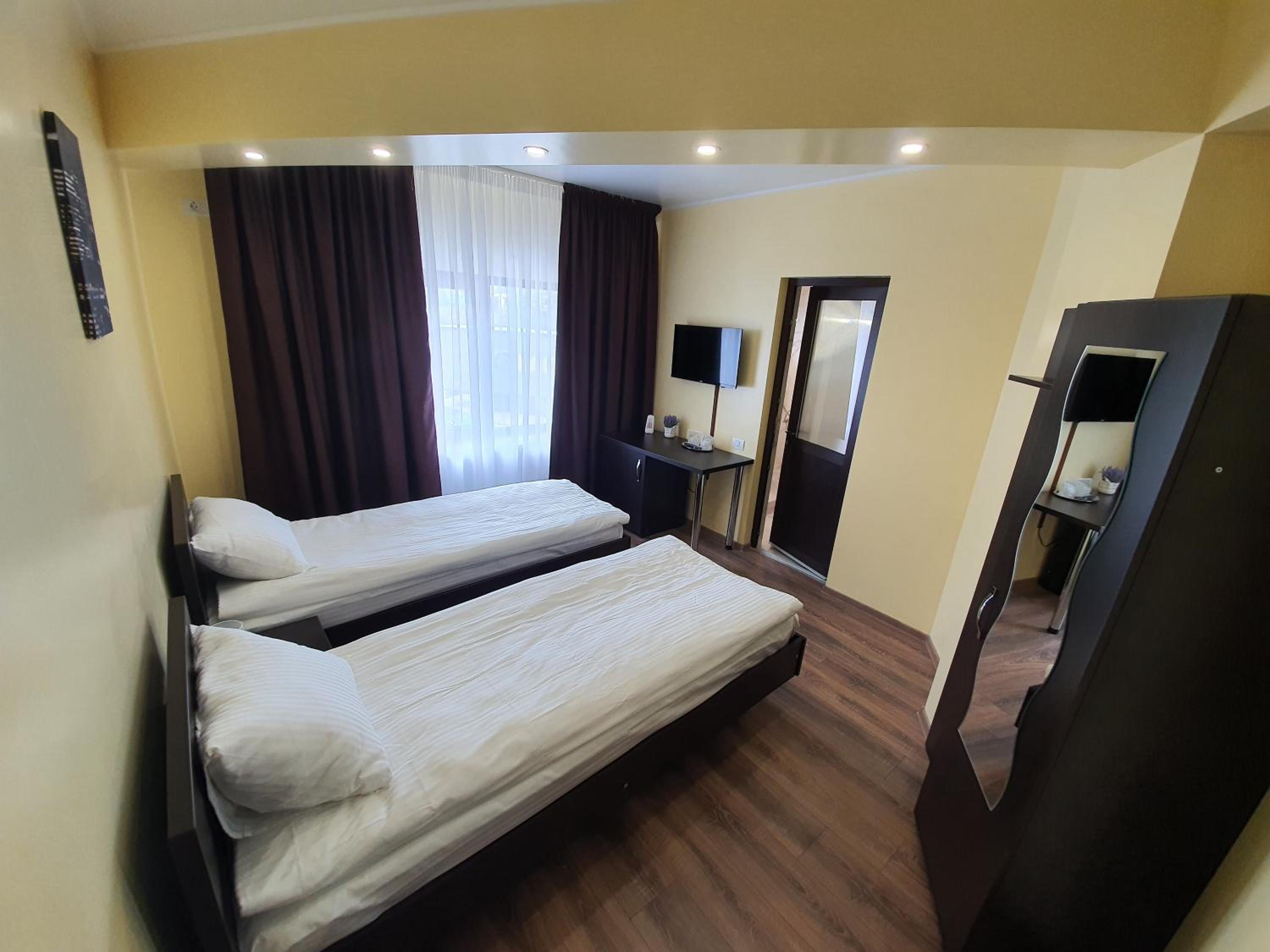 Deluxe Double Room with Shower photo 2