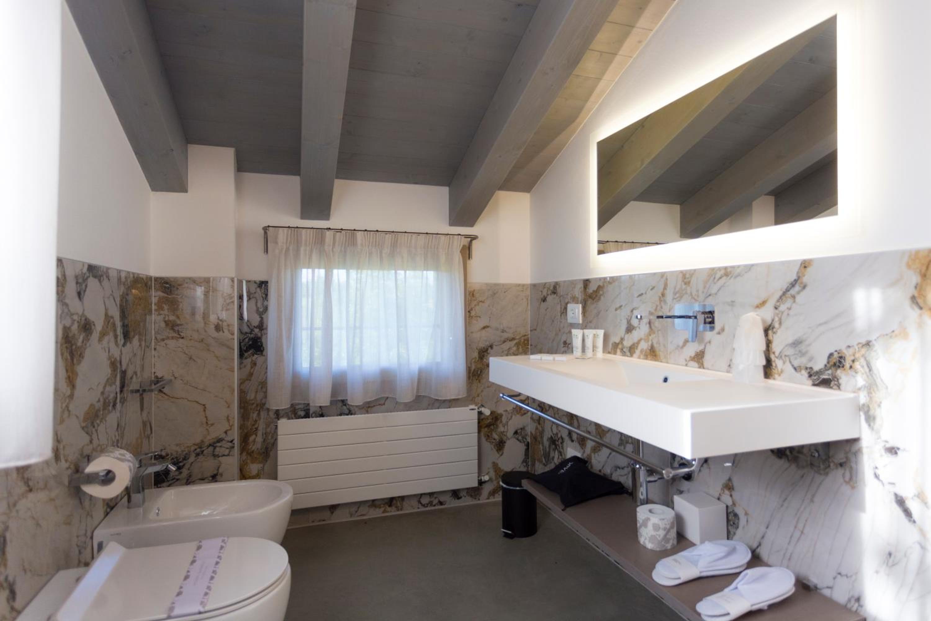 Deluxe Family Suite - Photo 6